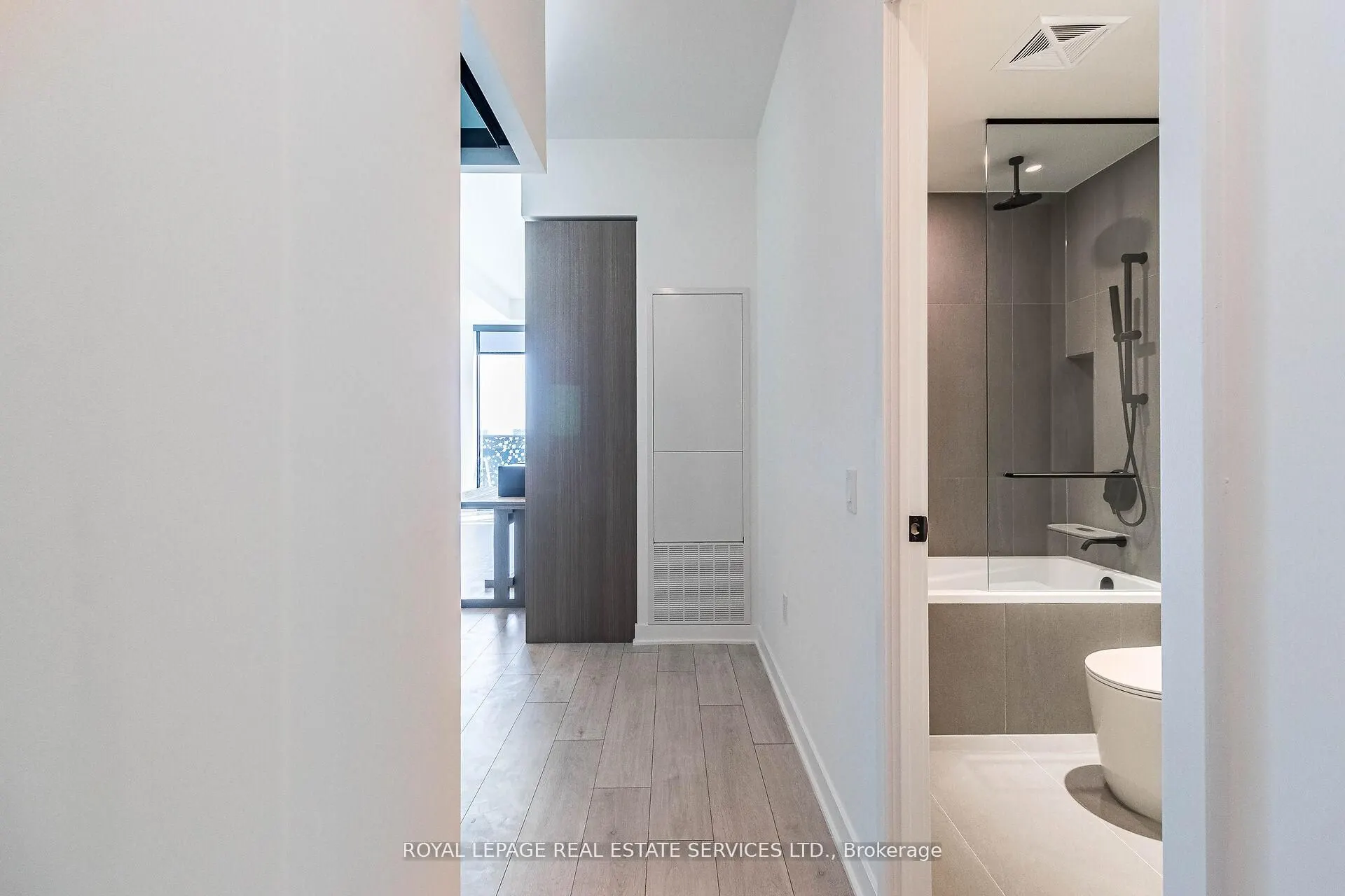 55 Charles Street E, #3904