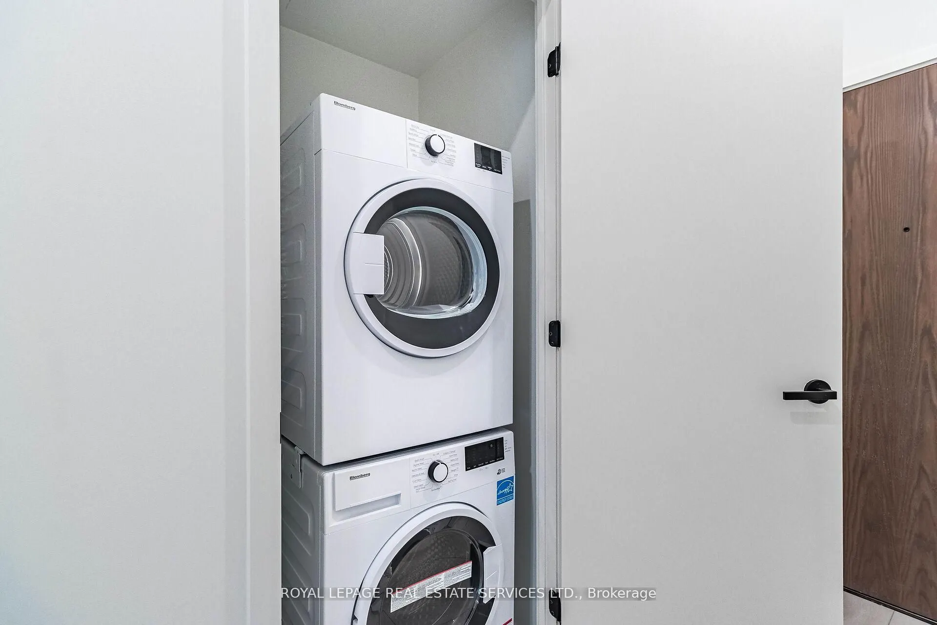 55 Charles Street E, #3904