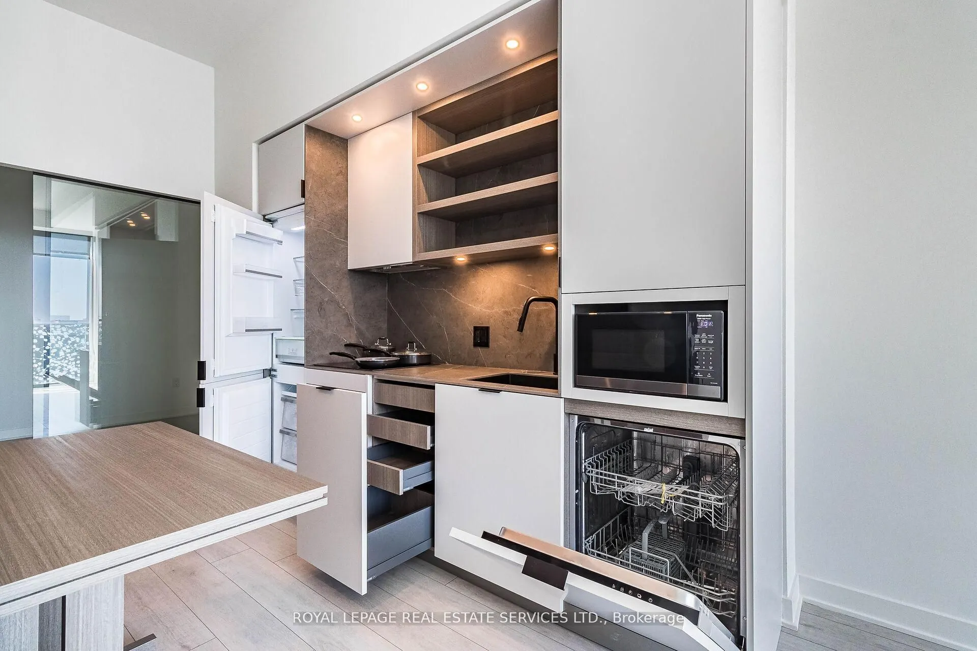 55 Charles Street E, #3904