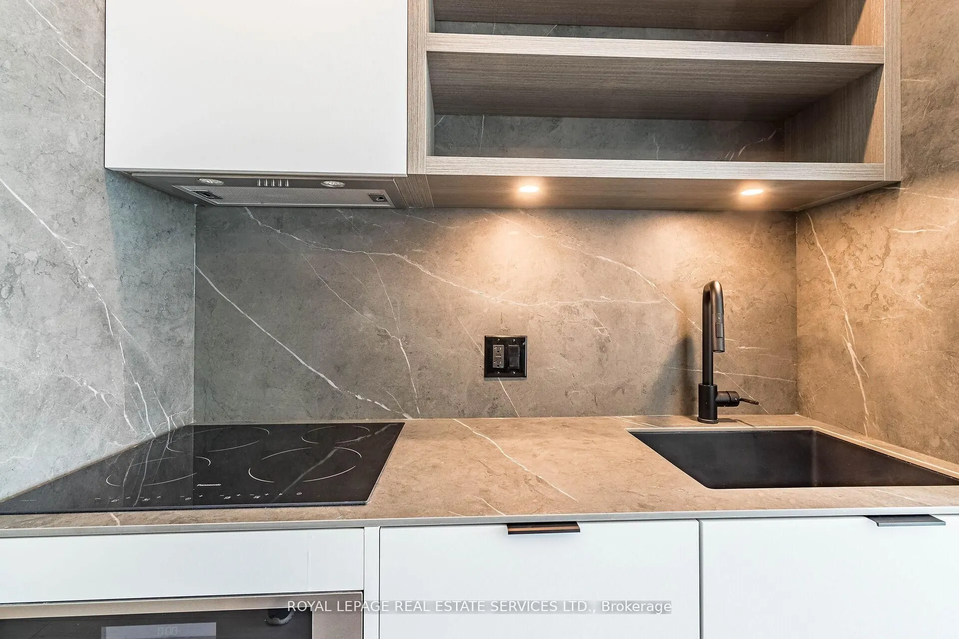 55 Charles Street E, #3904