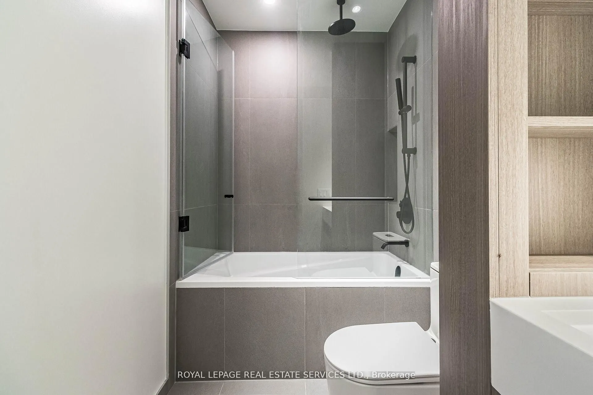 55 Charles Street E, #3904