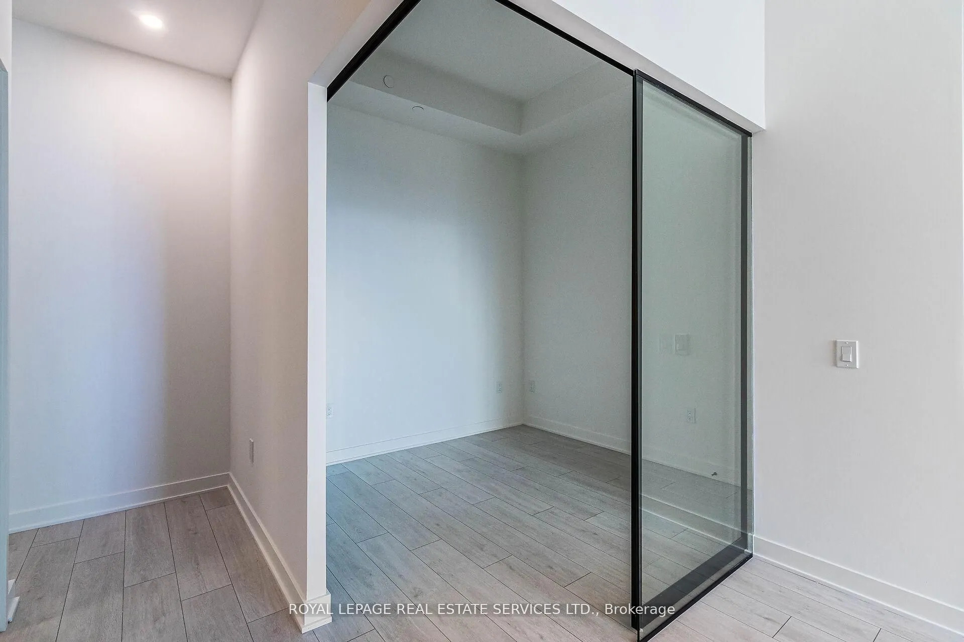 55 Charles Street E, #3904