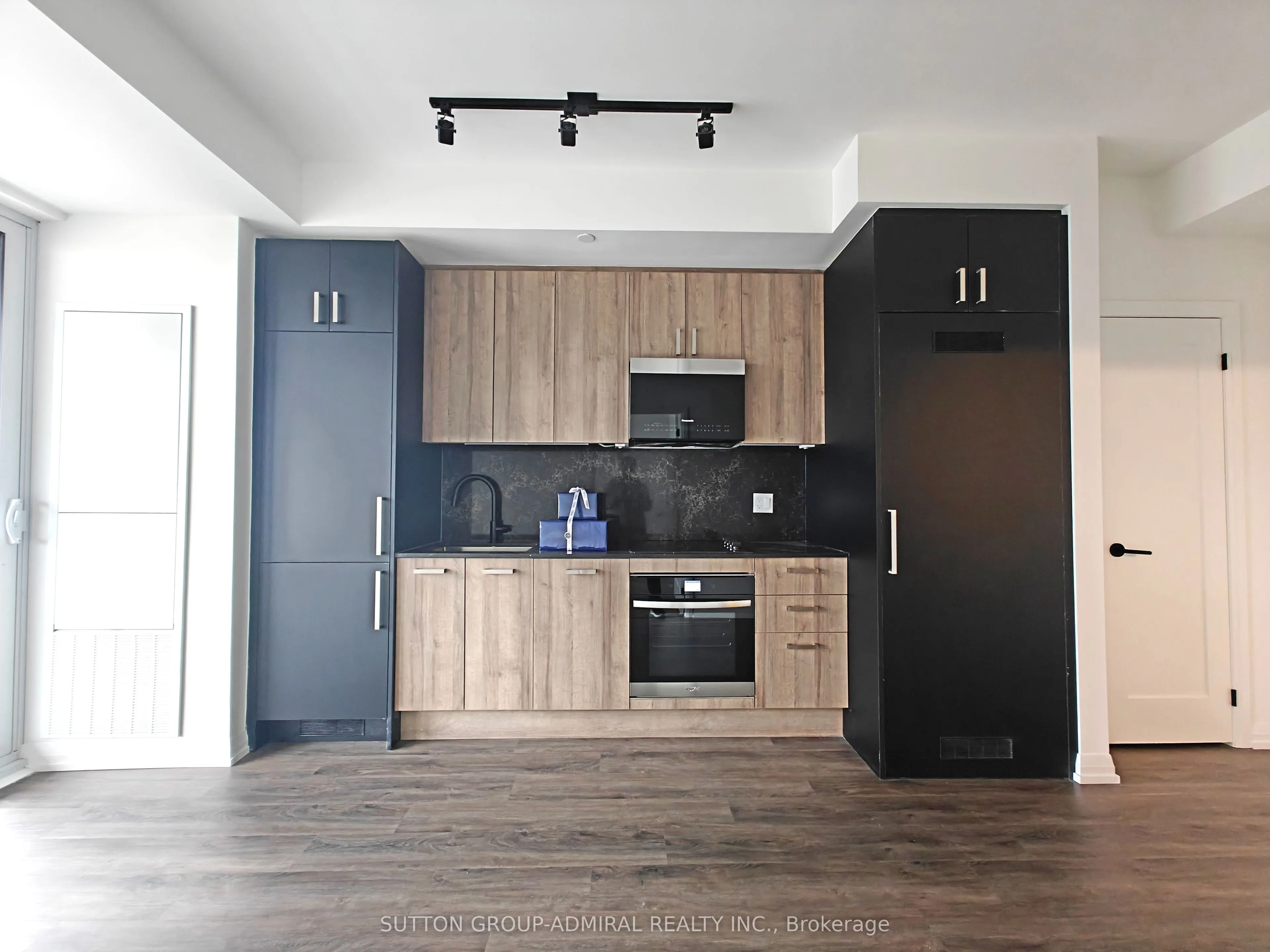 280 Dundas Street W, #2304