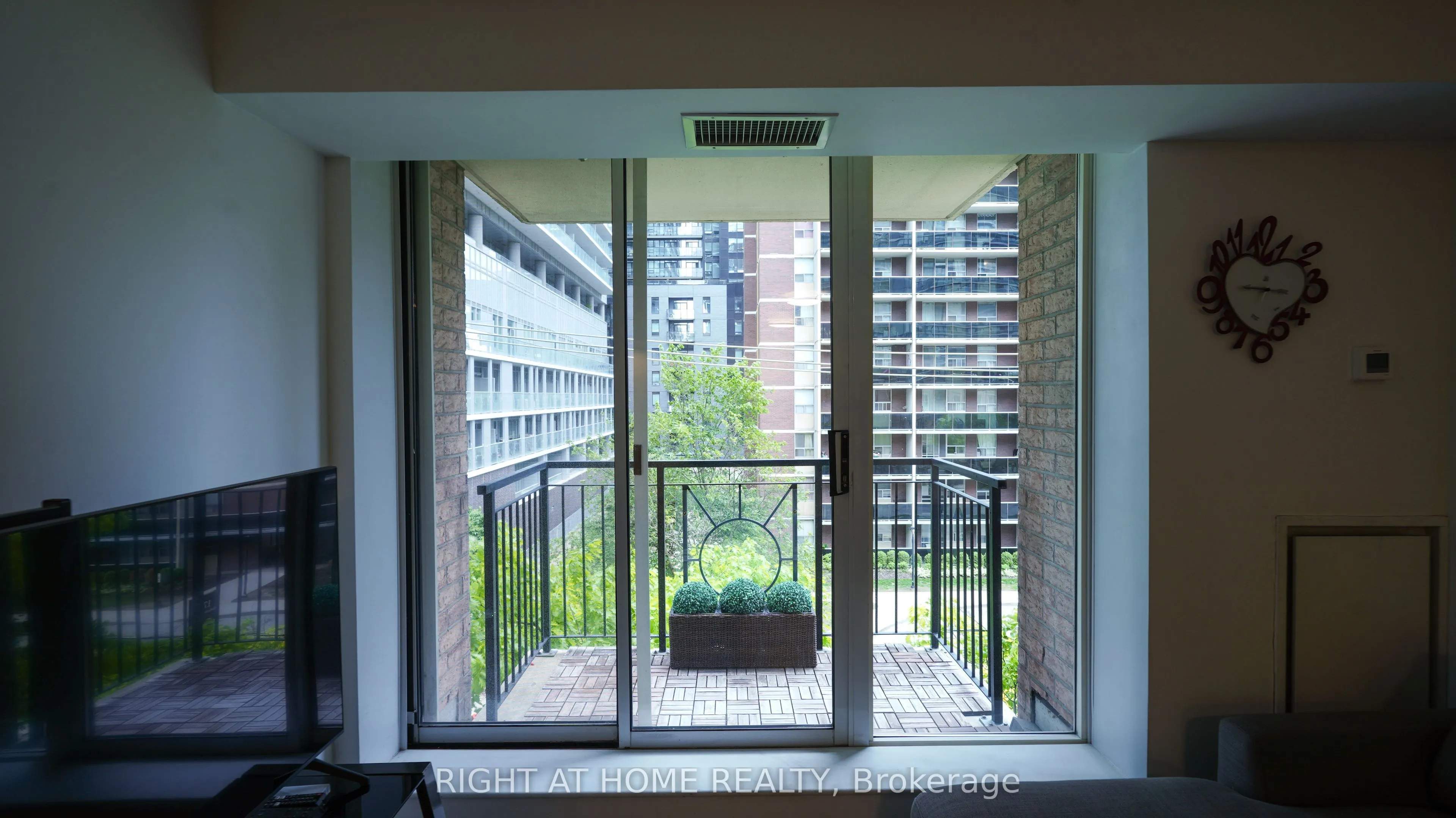 188 Redpath Avenue, #408