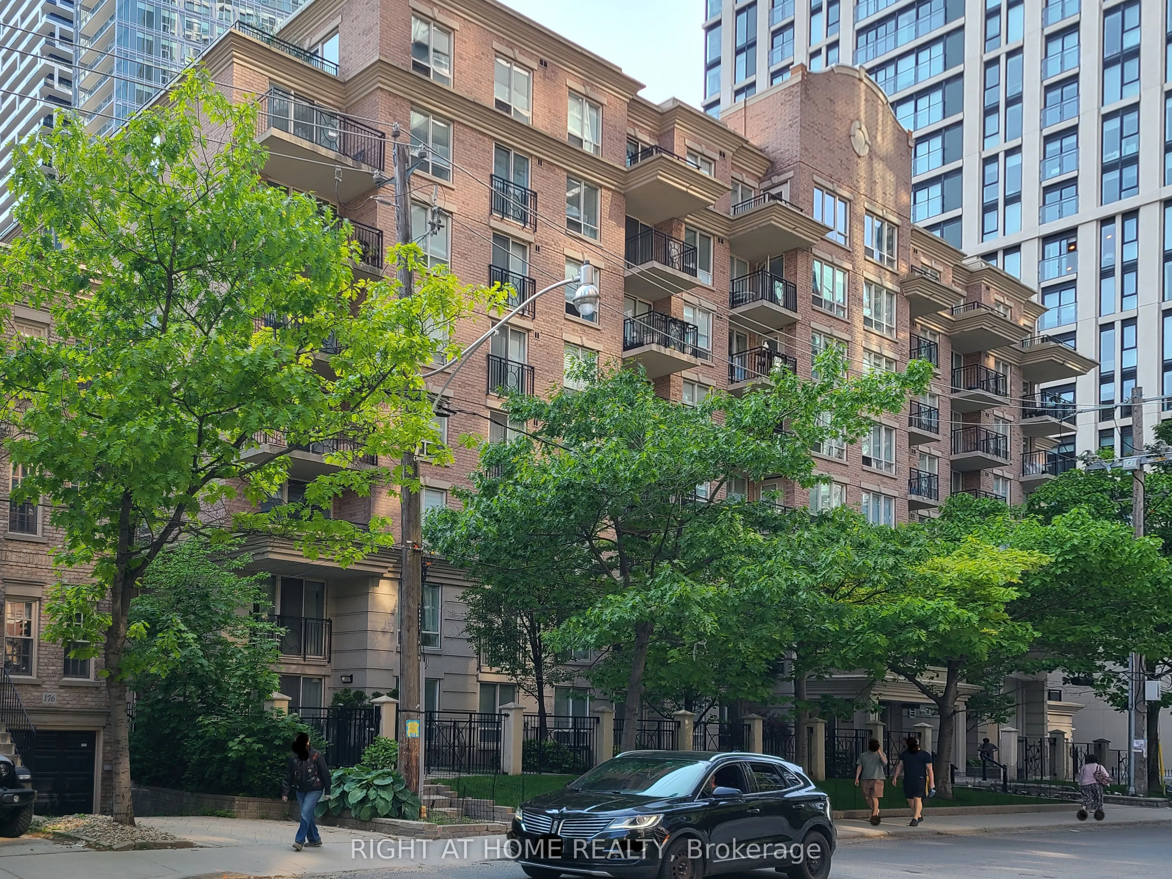 188 Redpath Avenue, #408