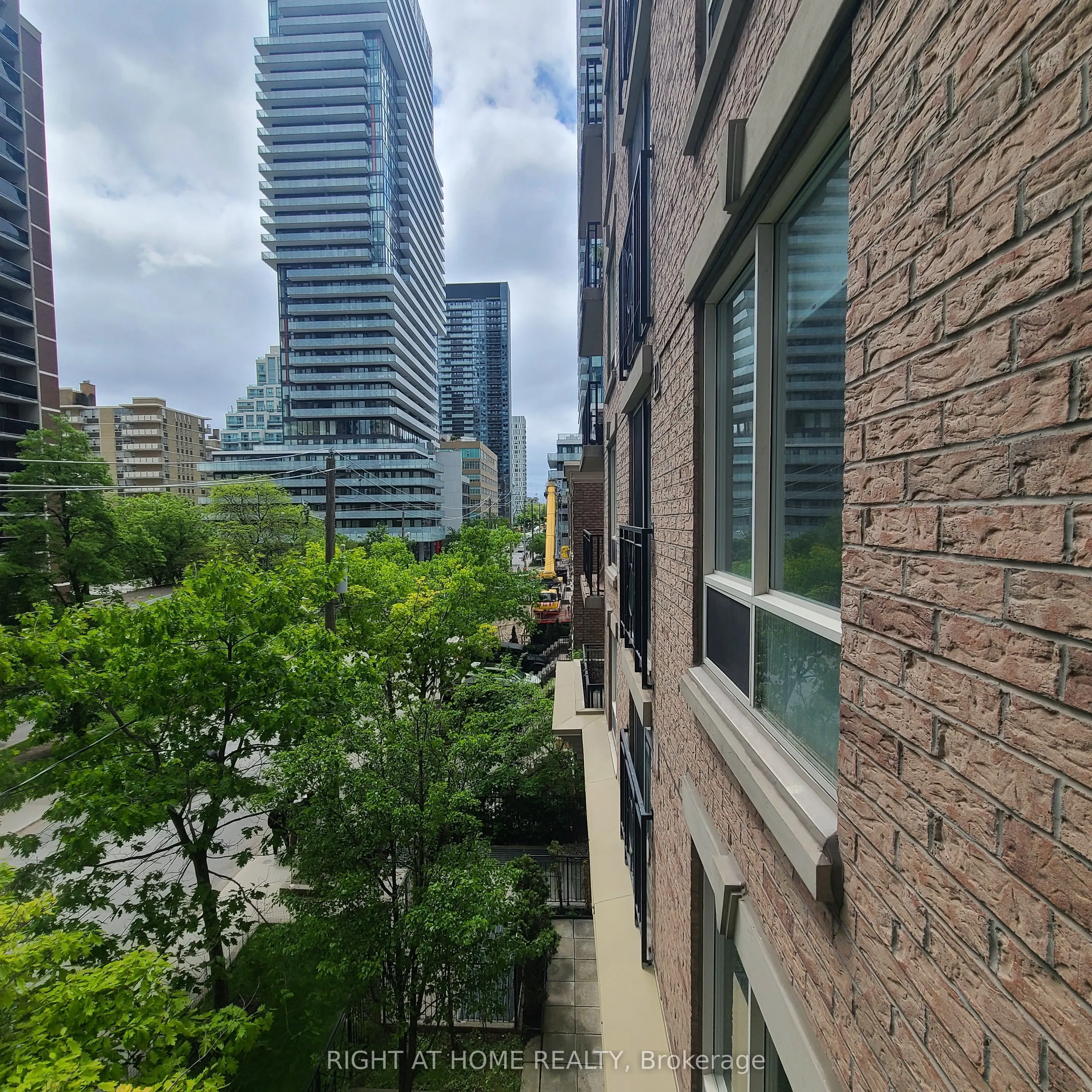 188 Redpath Avenue, #408