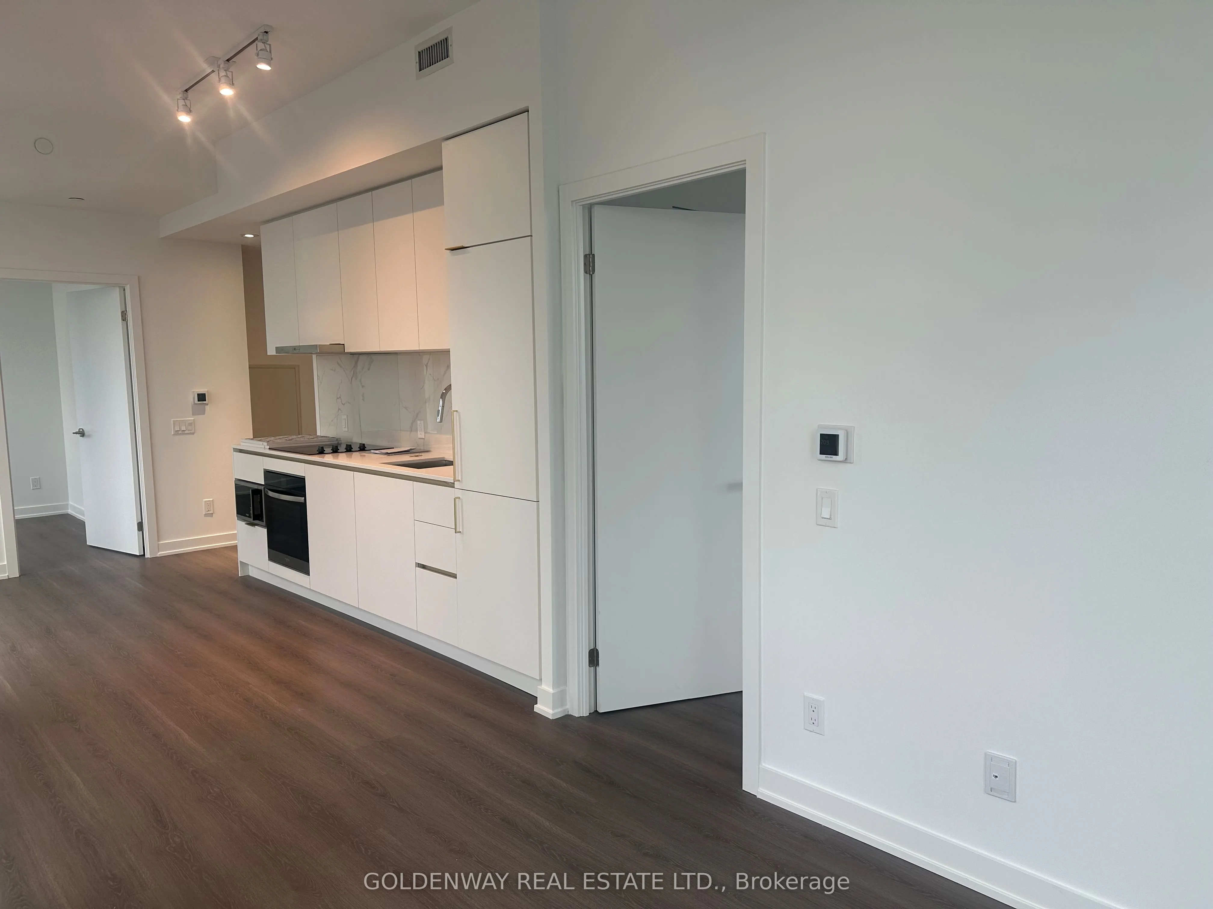 8 Wellesley Street W, #3216