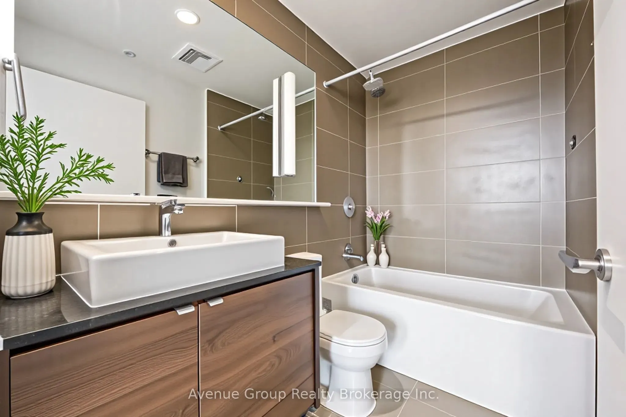 121 MCMAHON Drive, #2917