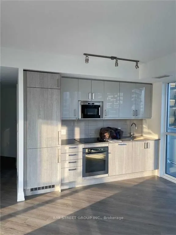 77 Mutual Street, #2504