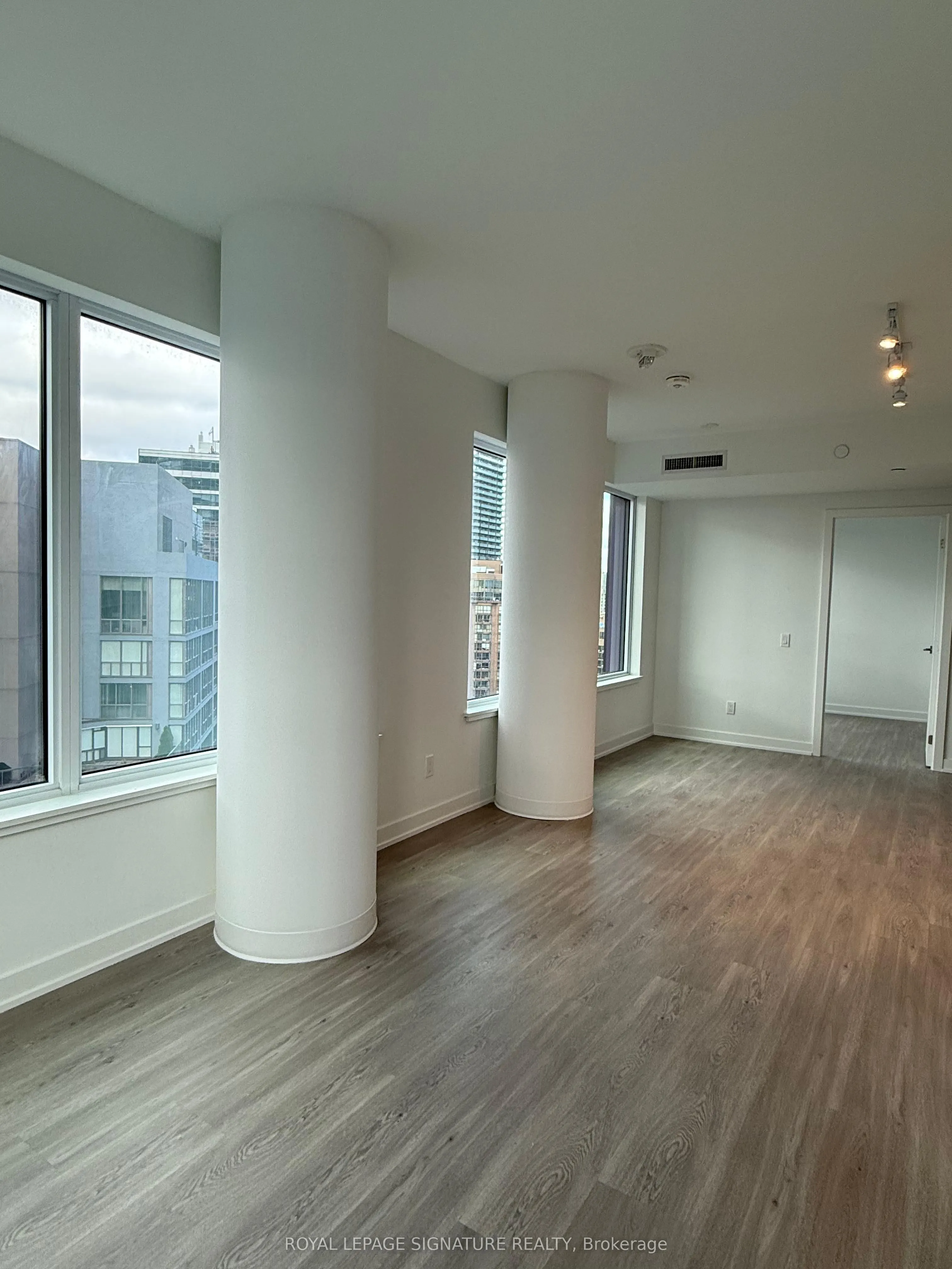 8 Wellesley Street W, #3016