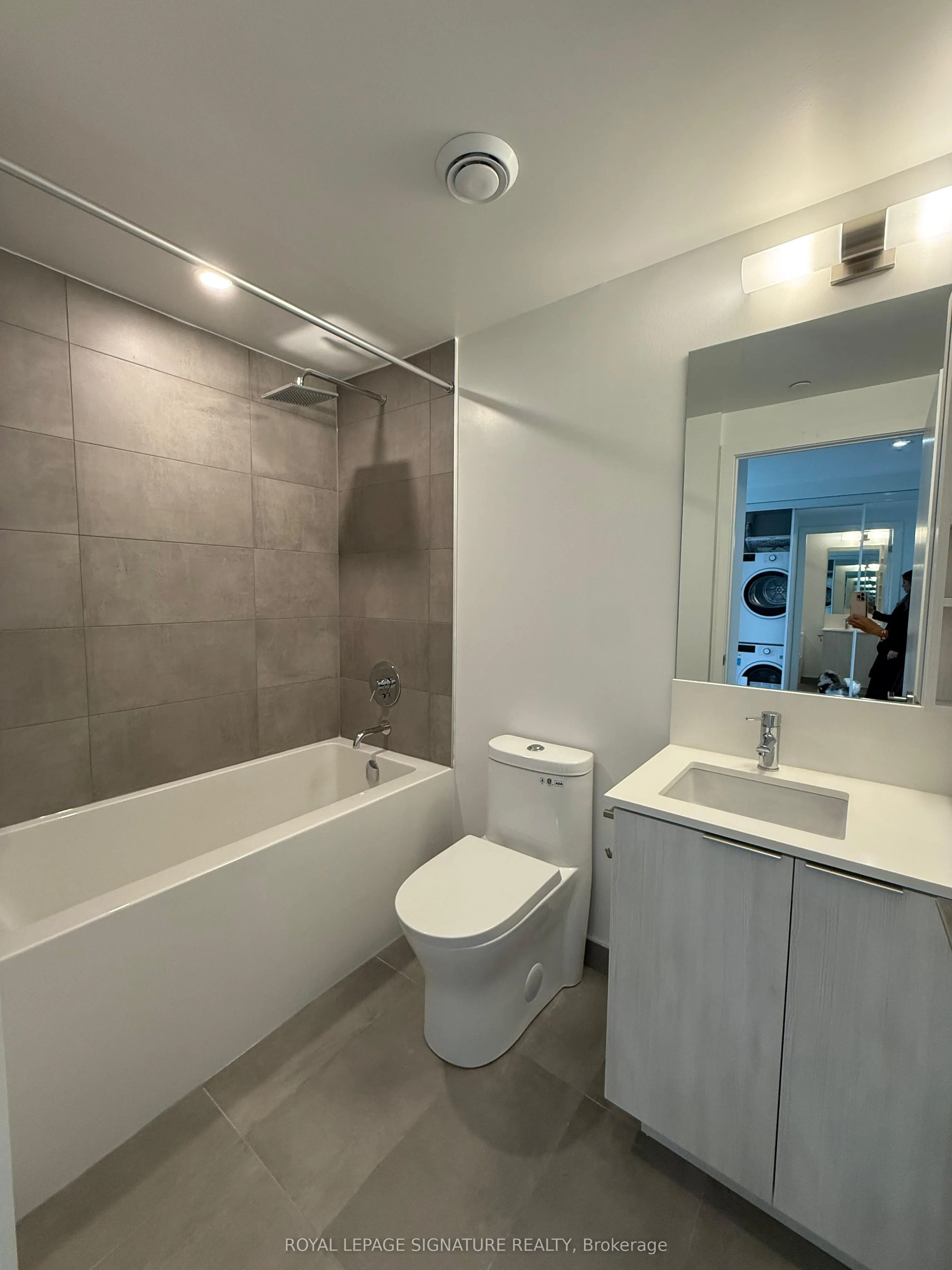 8 Wellesley Street W, #3016