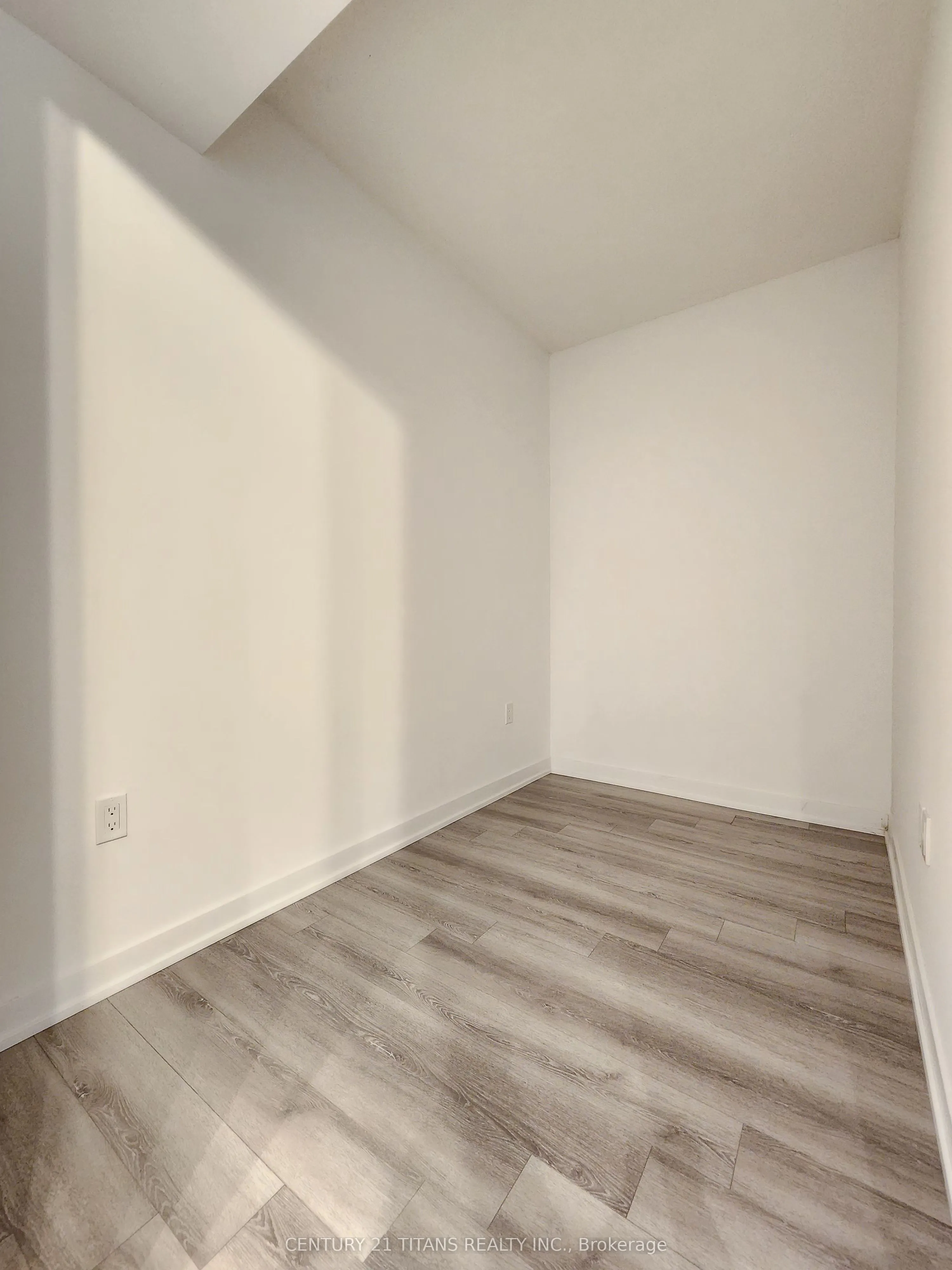 238 Simcoe Street, #506