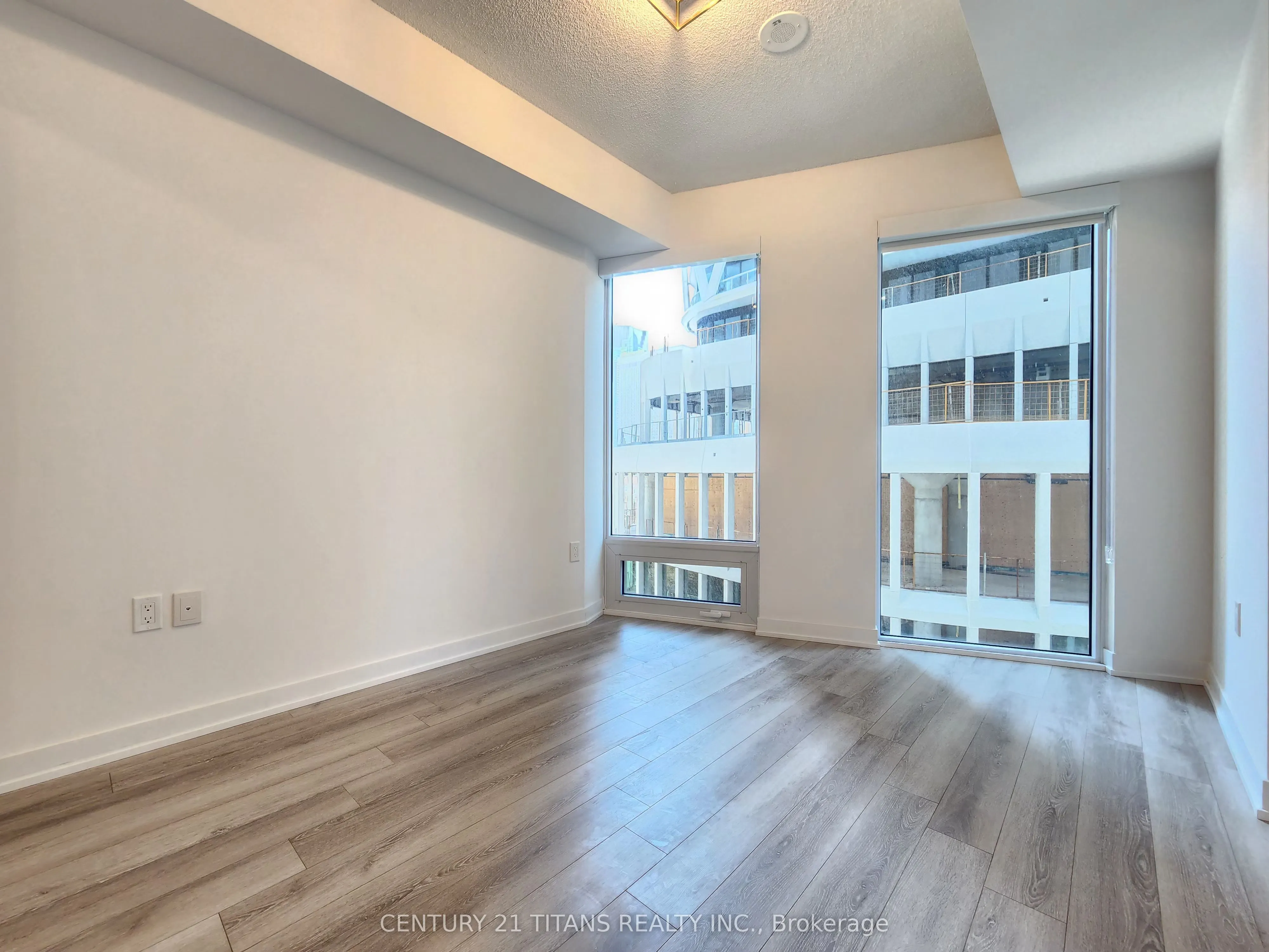 238 Simcoe Street, #506