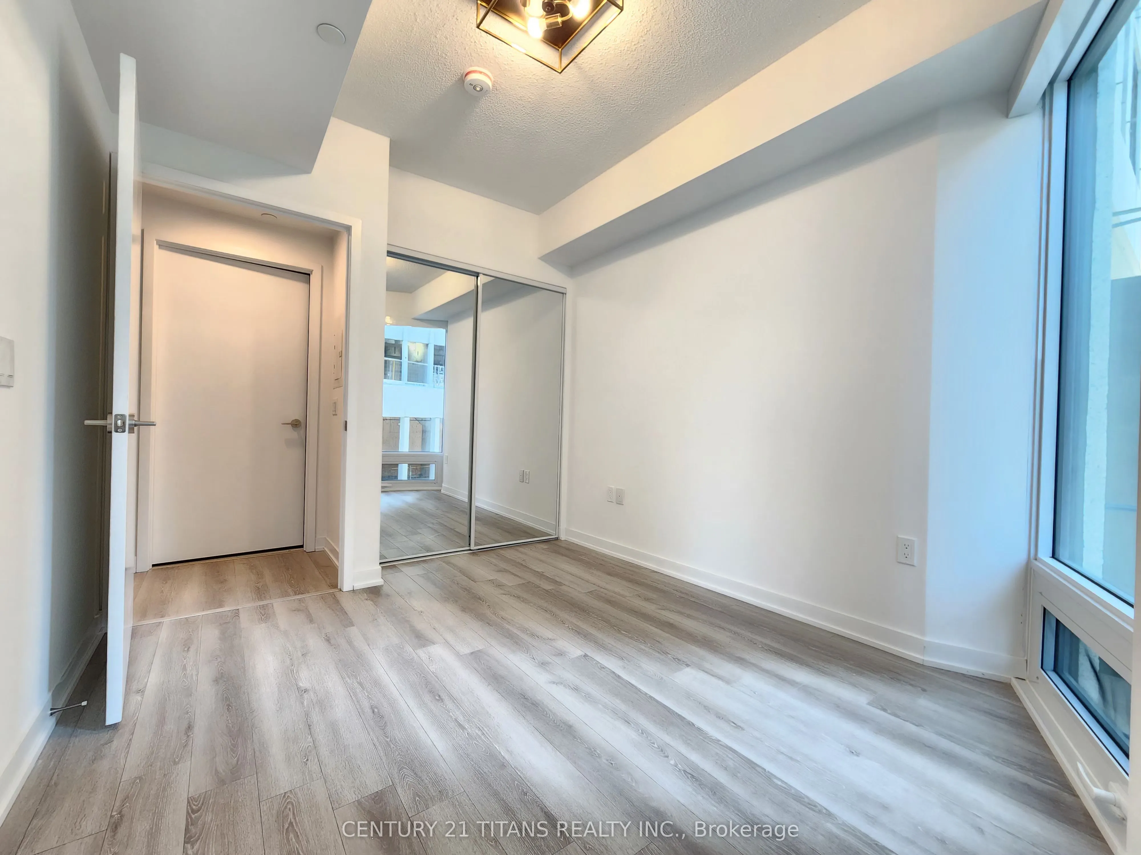 238 Simcoe Street, #506