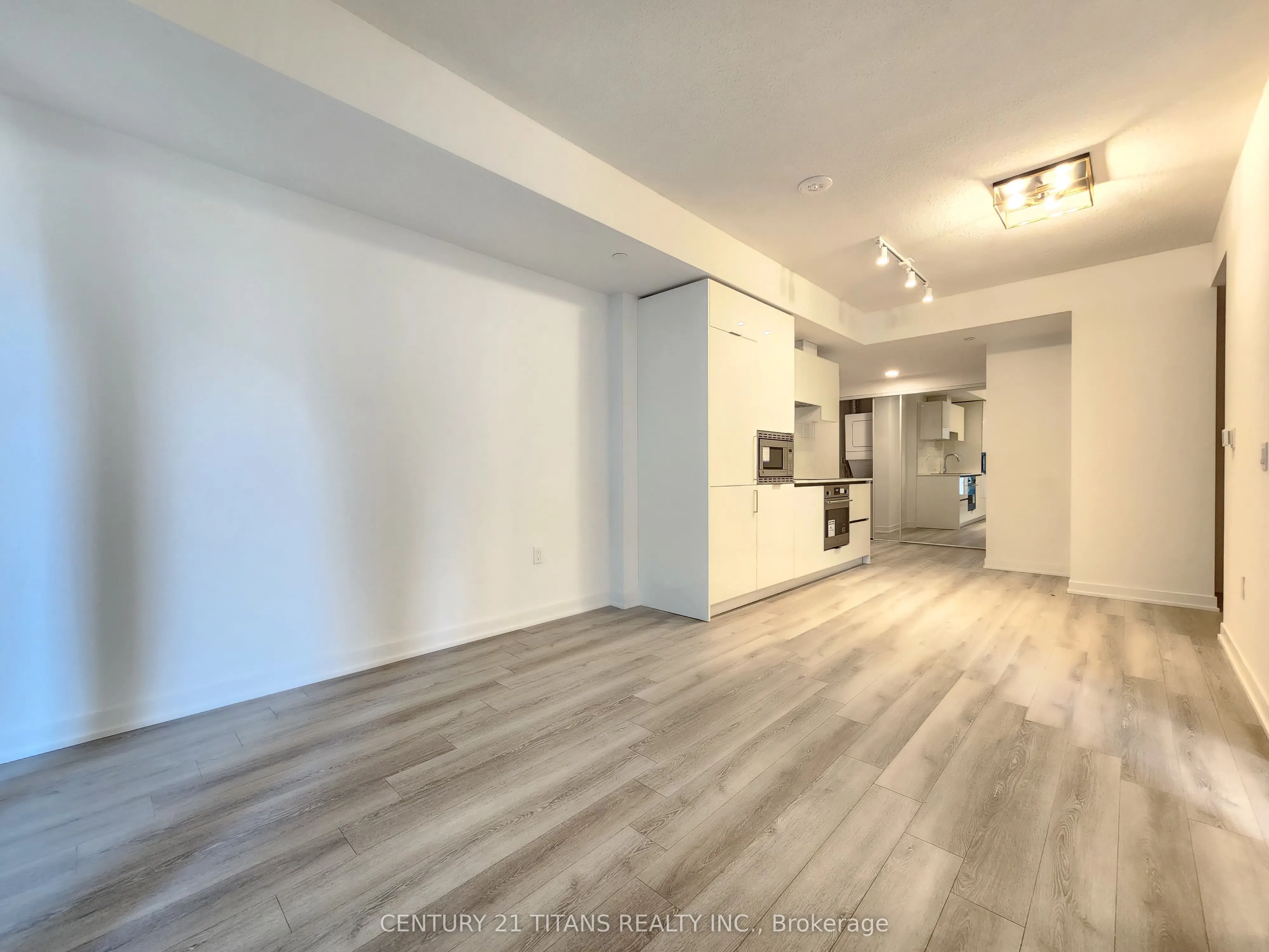 238 Simcoe Street, #506