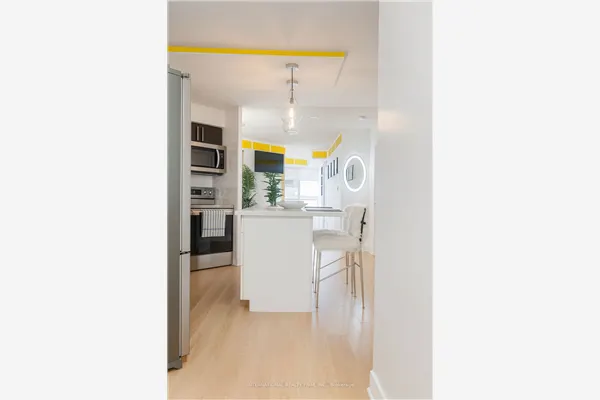 20 Blue Jays Way, #814