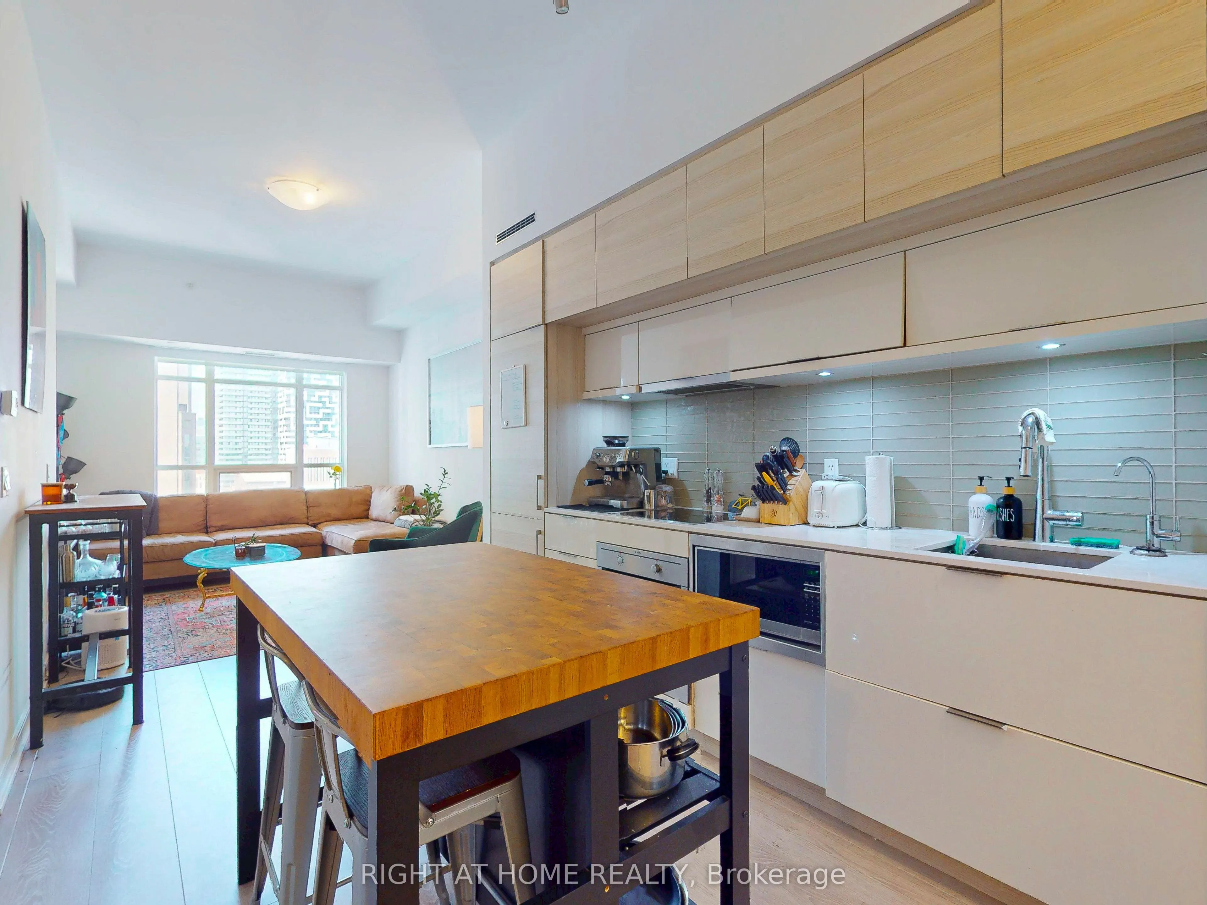 88 Scott Street, #1904