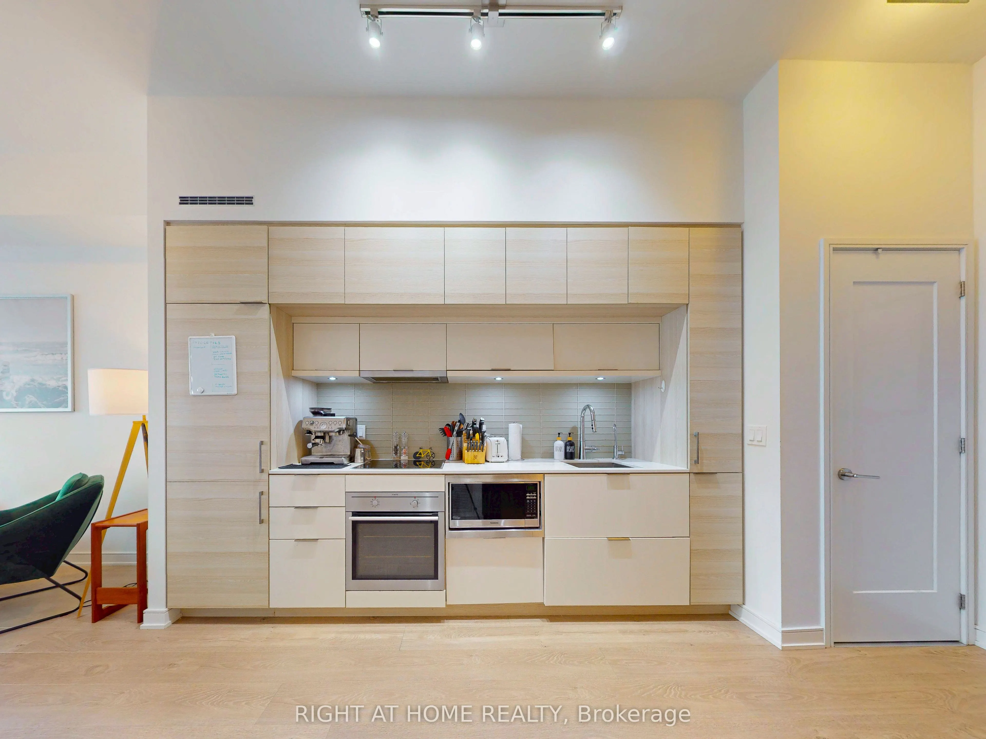 88 Scott Street, #1904