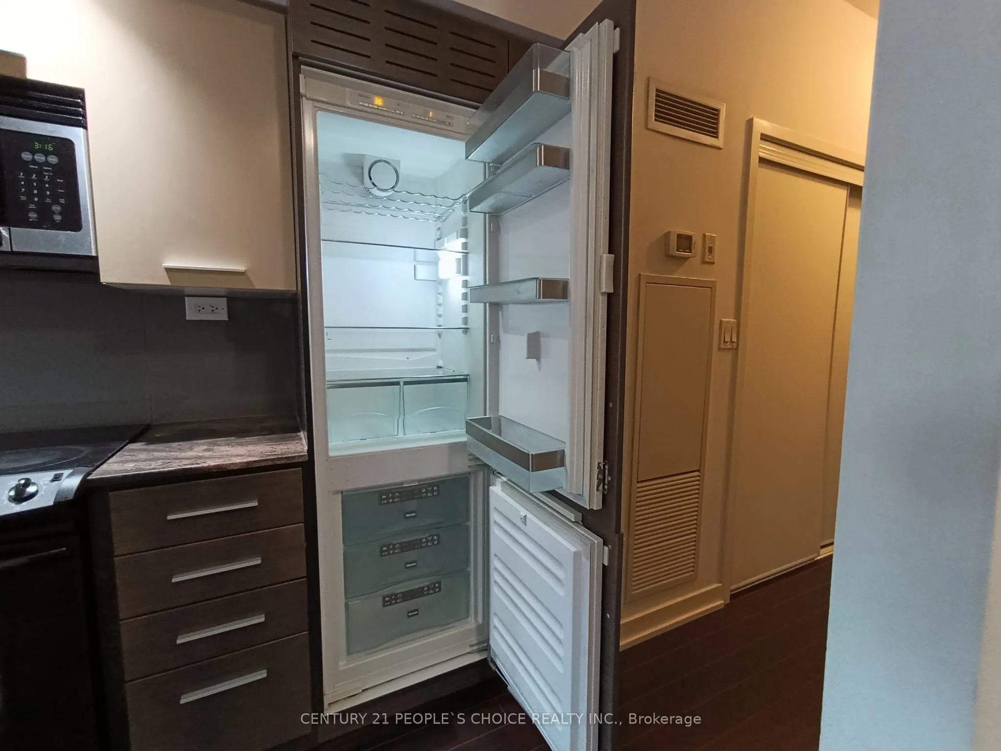 8 Telegram Mews, #235