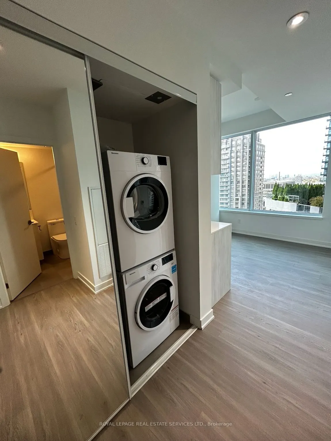 8 Wellesley Street W, #2616