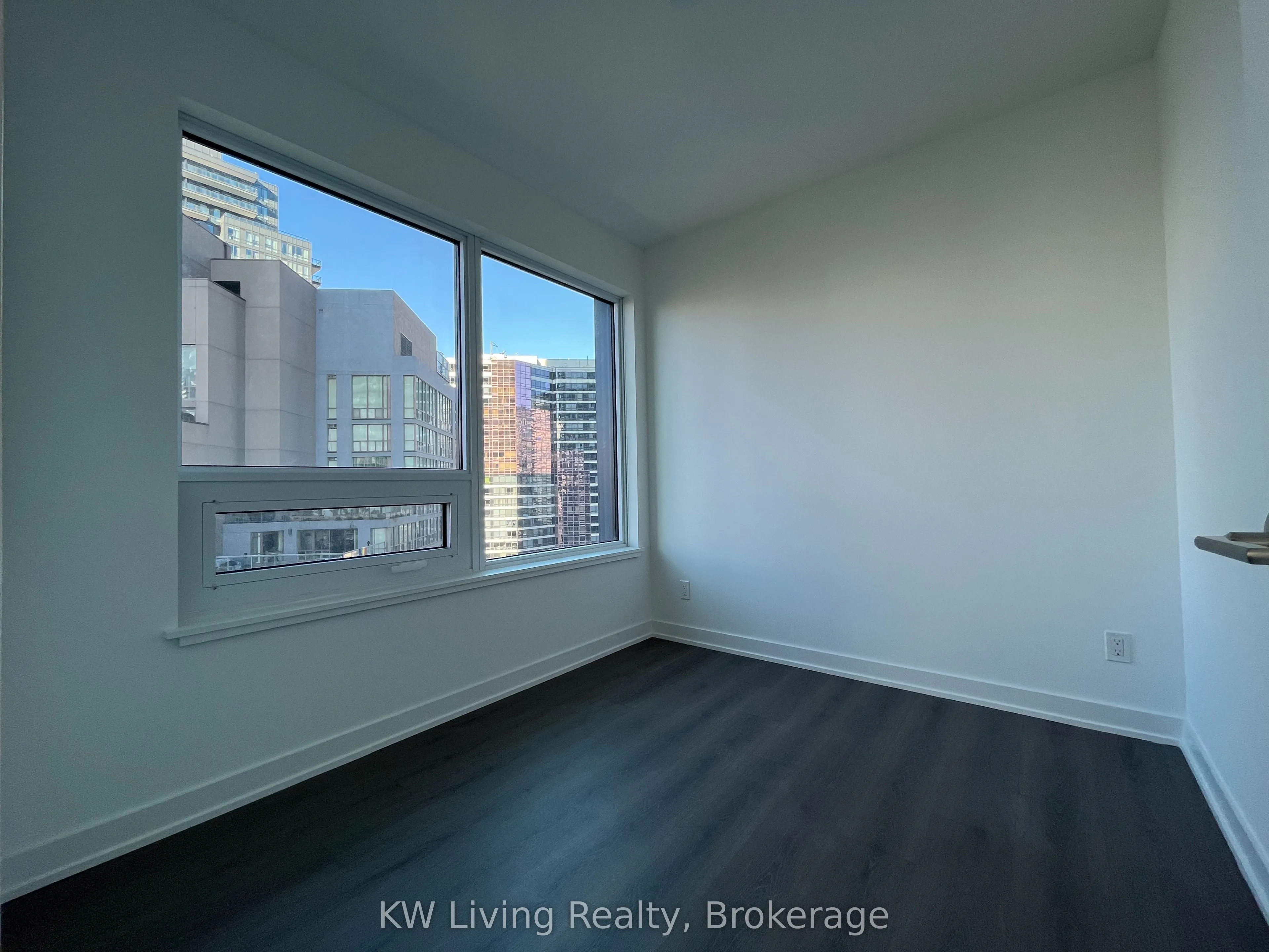 8 Wellesley Street W, #2716