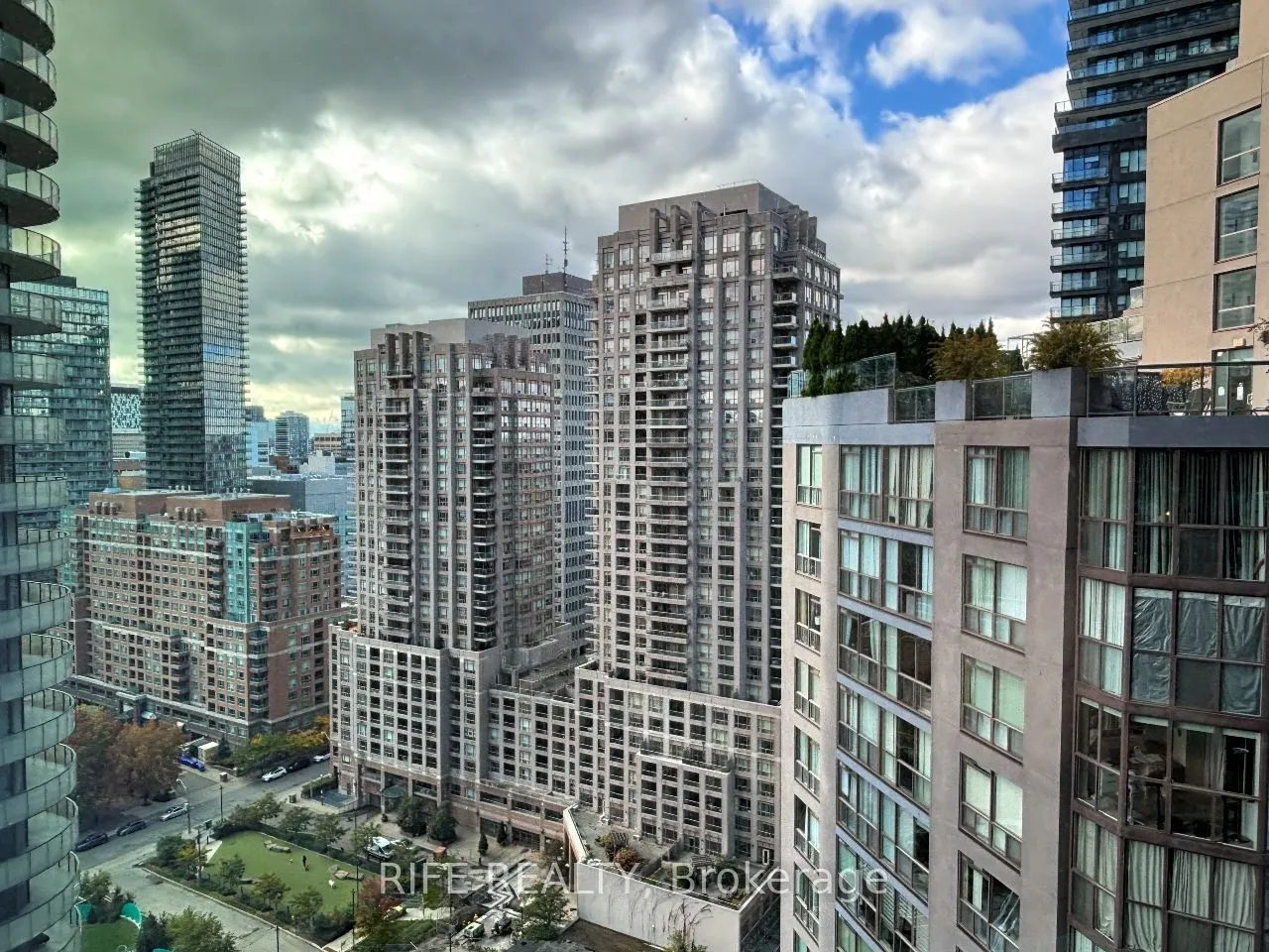 8 Wellesley Street W, #2316