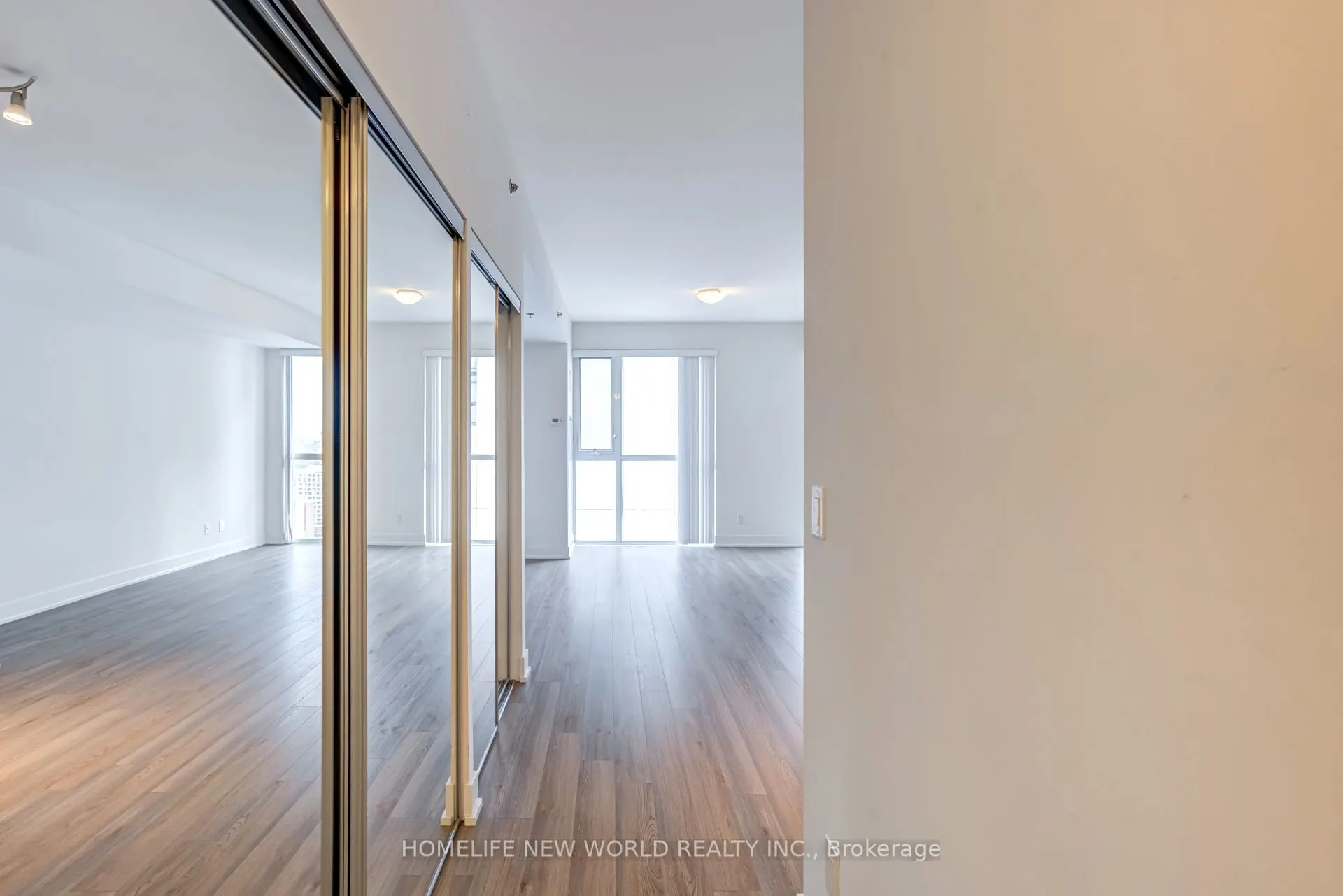 318 Richmond Street W, #2410