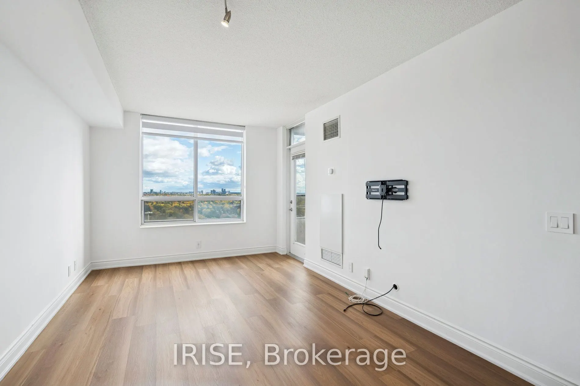 78 Harrison Garden Boulevard, #1904