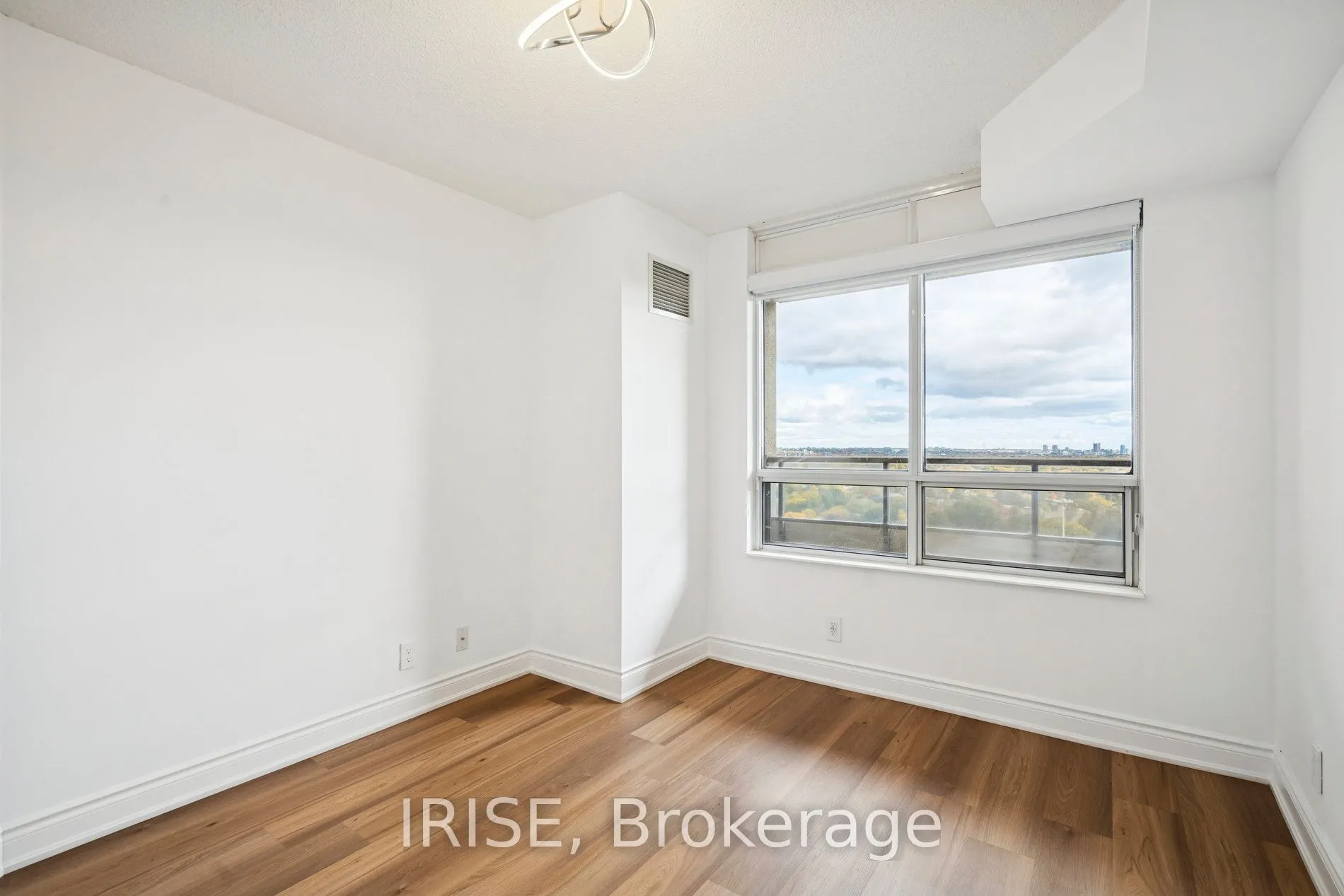 78 Harrison Garden Boulevard, #1904