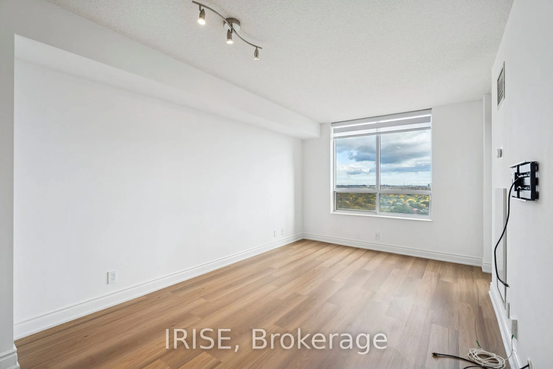 78 Harrison Garden Boulevard, #1904