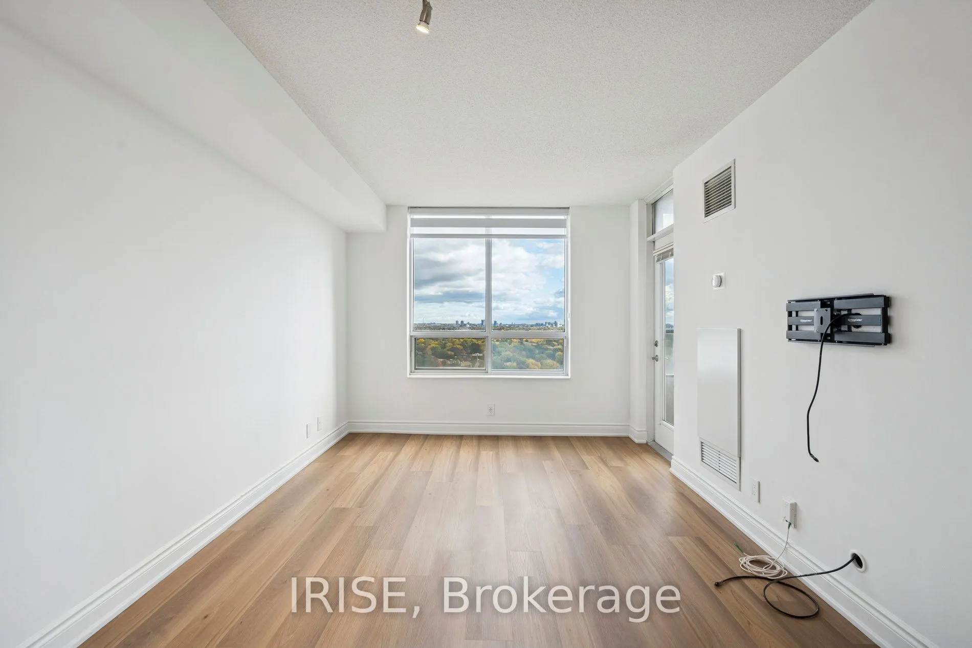 78 Harrison Garden Boulevard, #1904