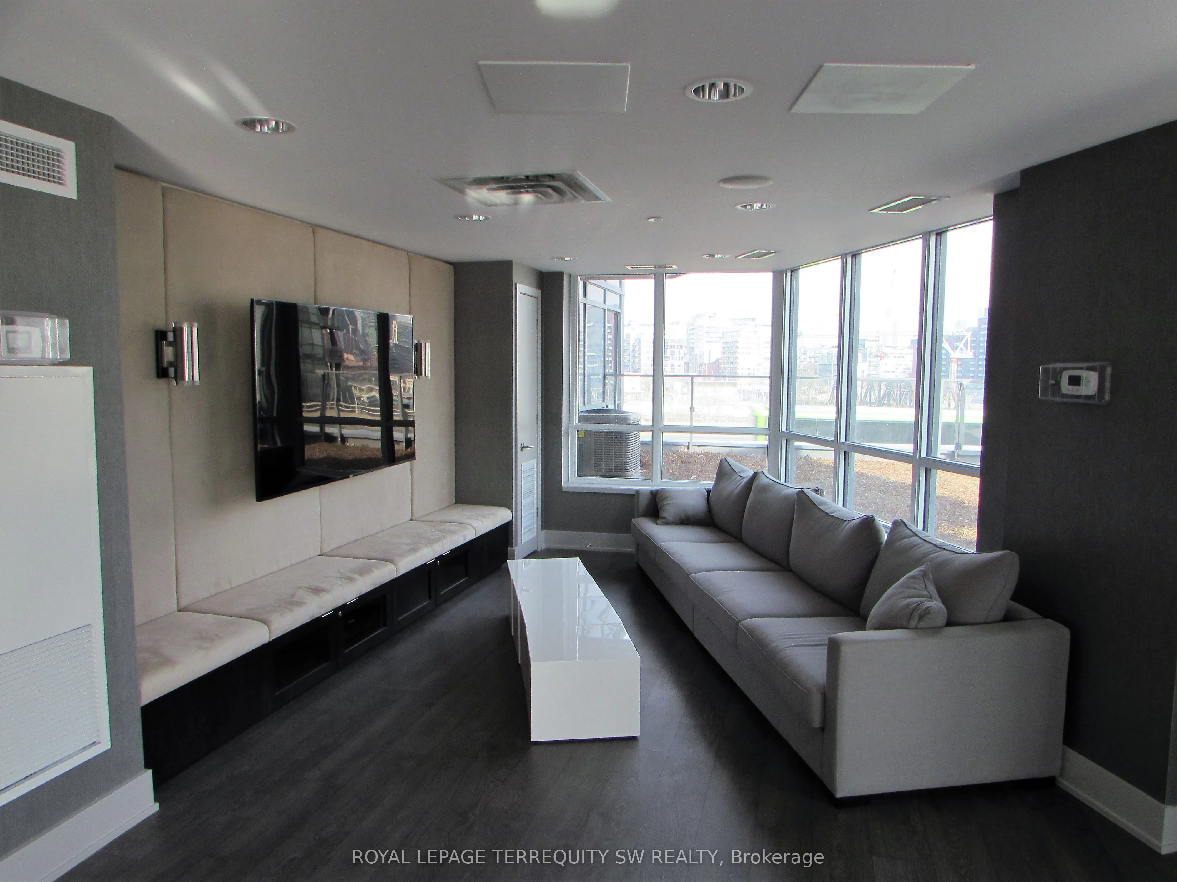 50 Bruyeres Mews, #208