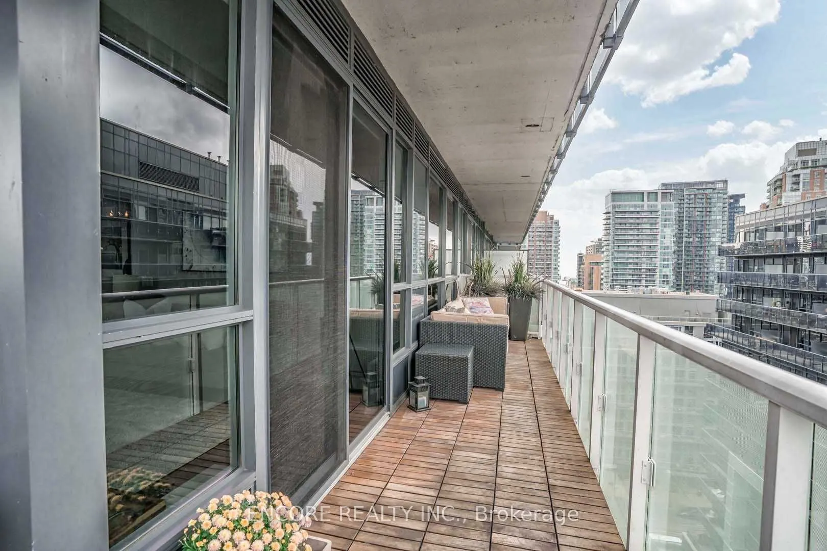 1030 King Street W, #Lph03