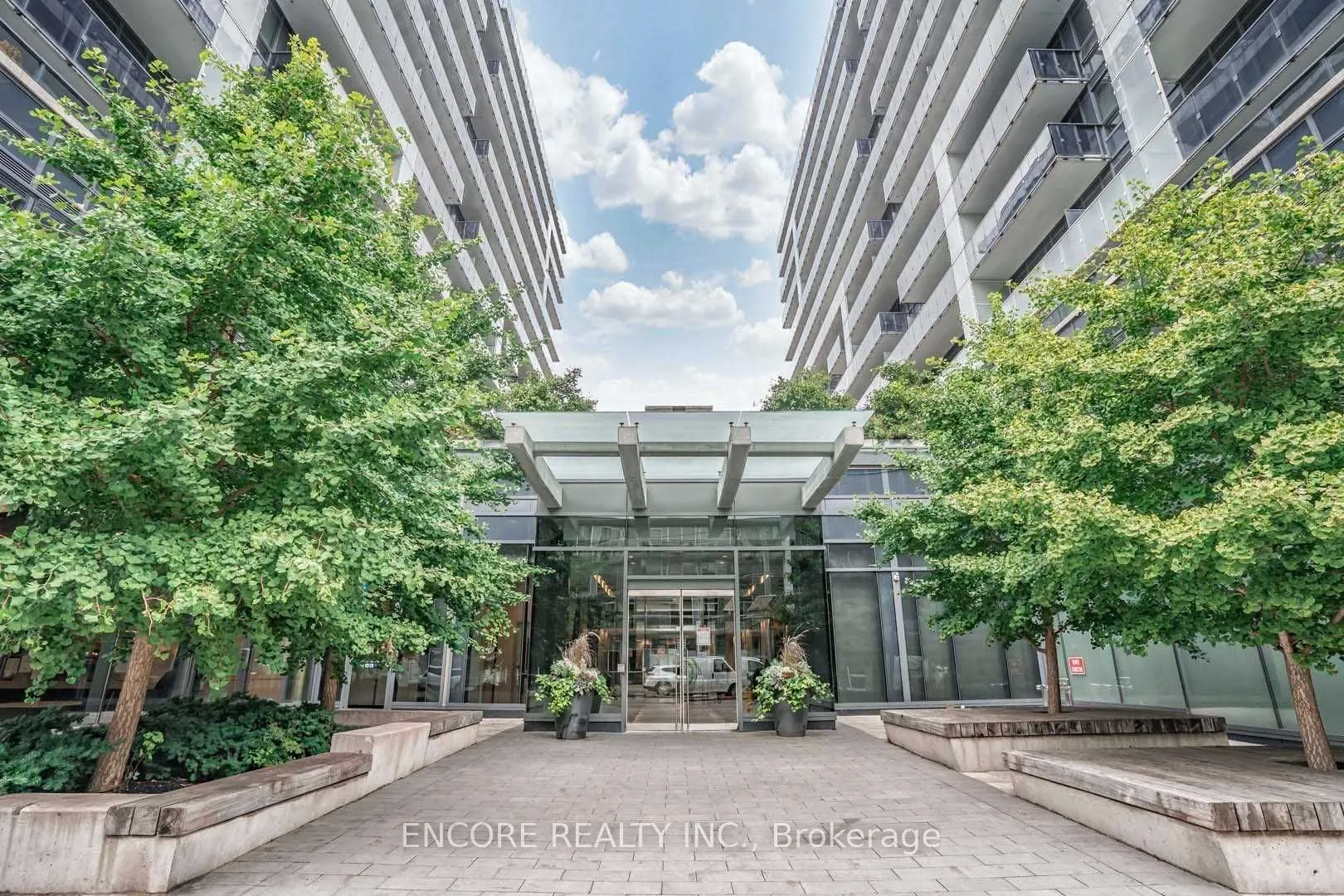 1030 King Street W, #Lph03