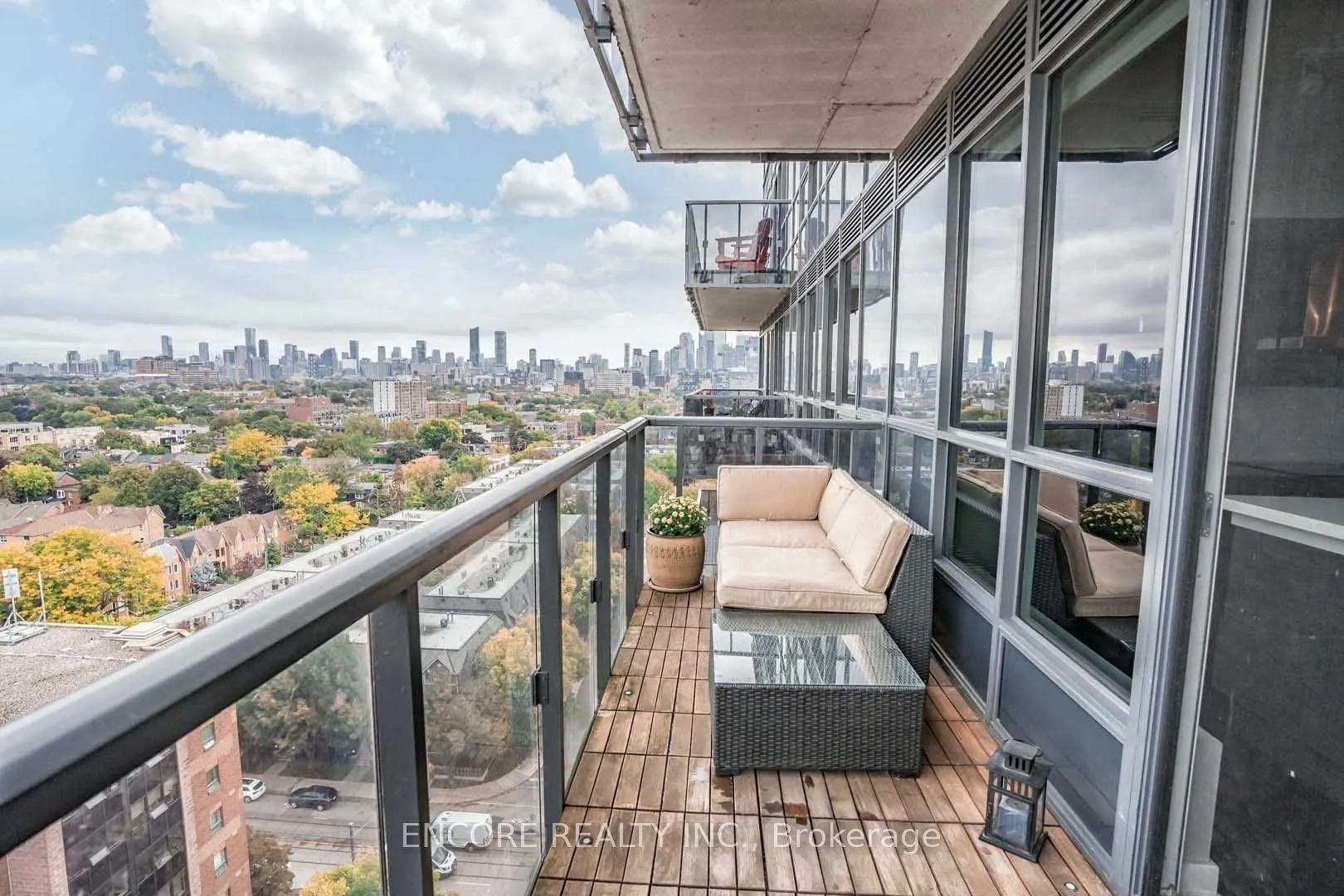 1030 King Street W, #Lph03