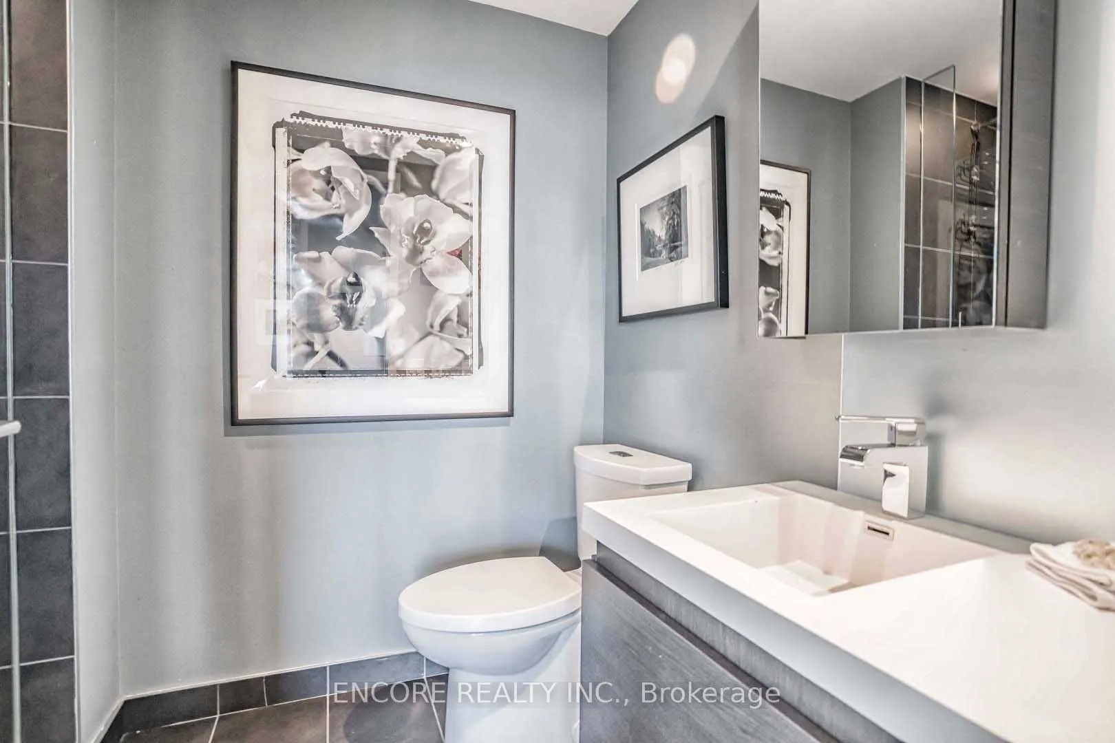 1030 King Street W, #Lph03