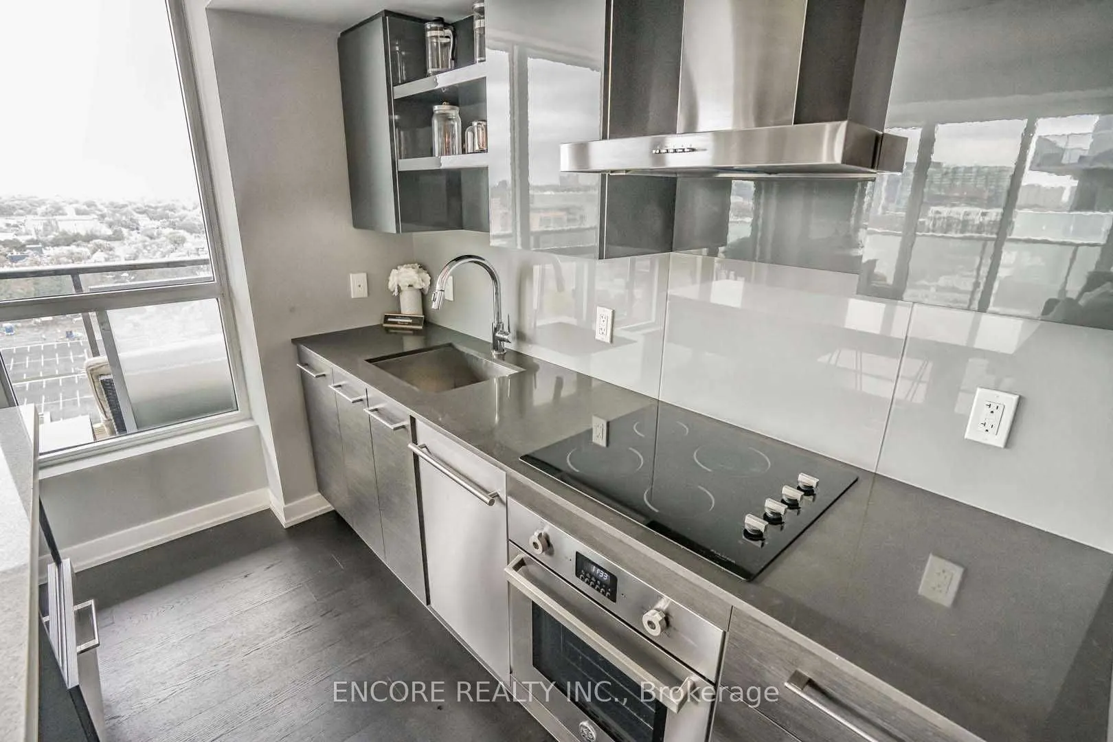 1030 King Street W, #Lph03