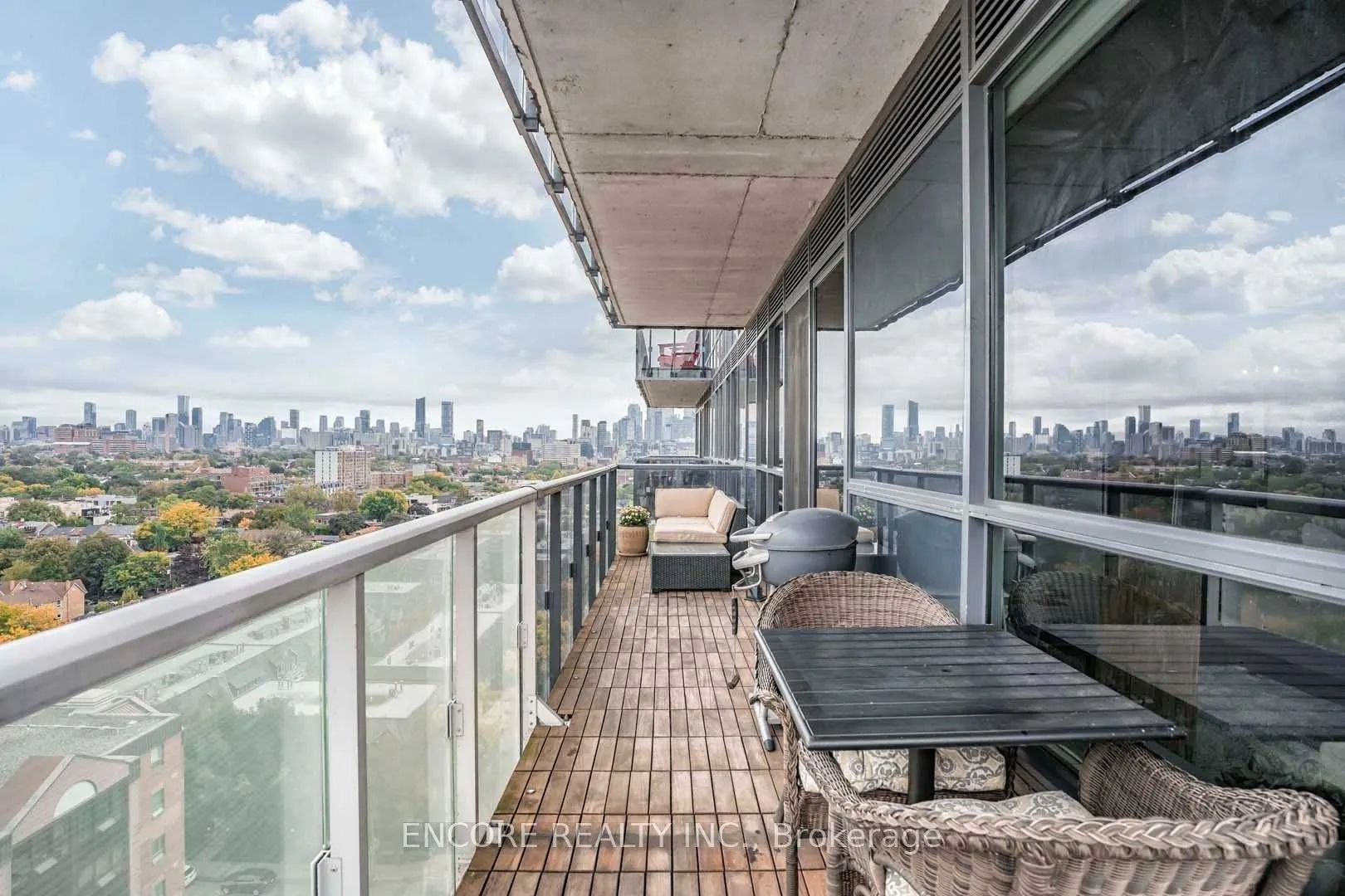 1030 King Street W, #Lph03