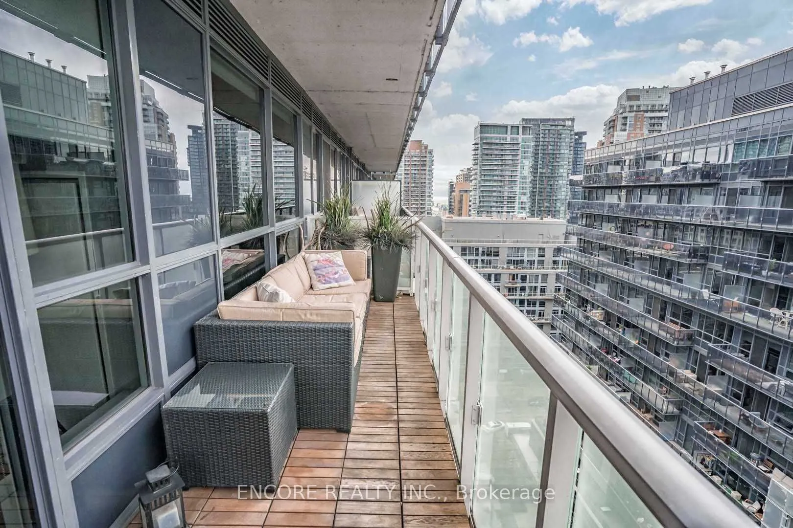 1030 King Street W, #Lph03