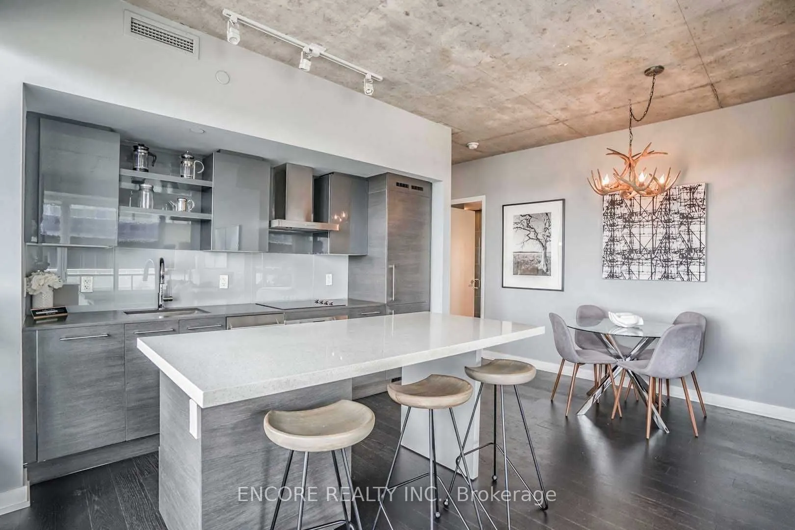 1030 King Street W, #Lph03