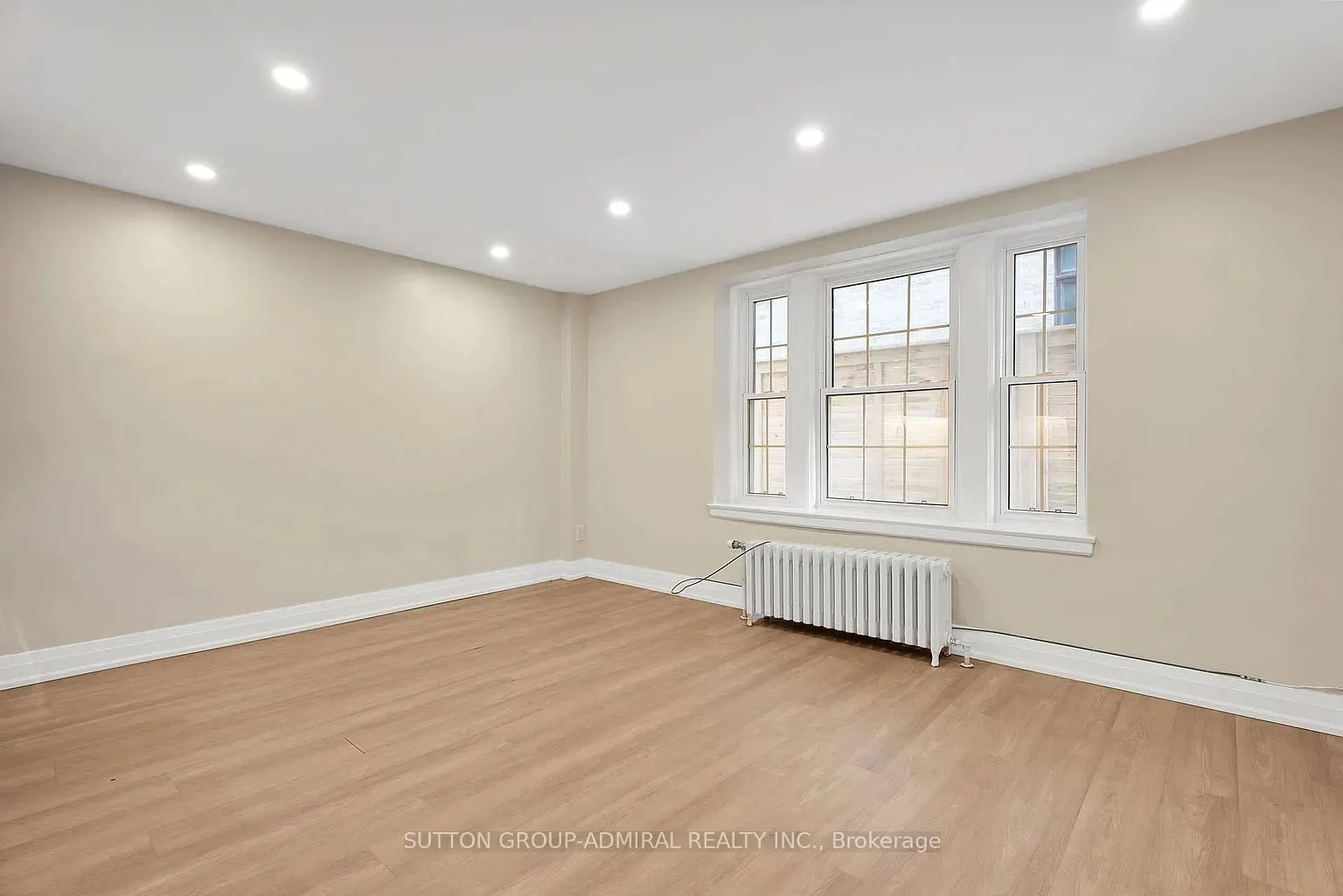 697 Eglinton Avenue W, #404