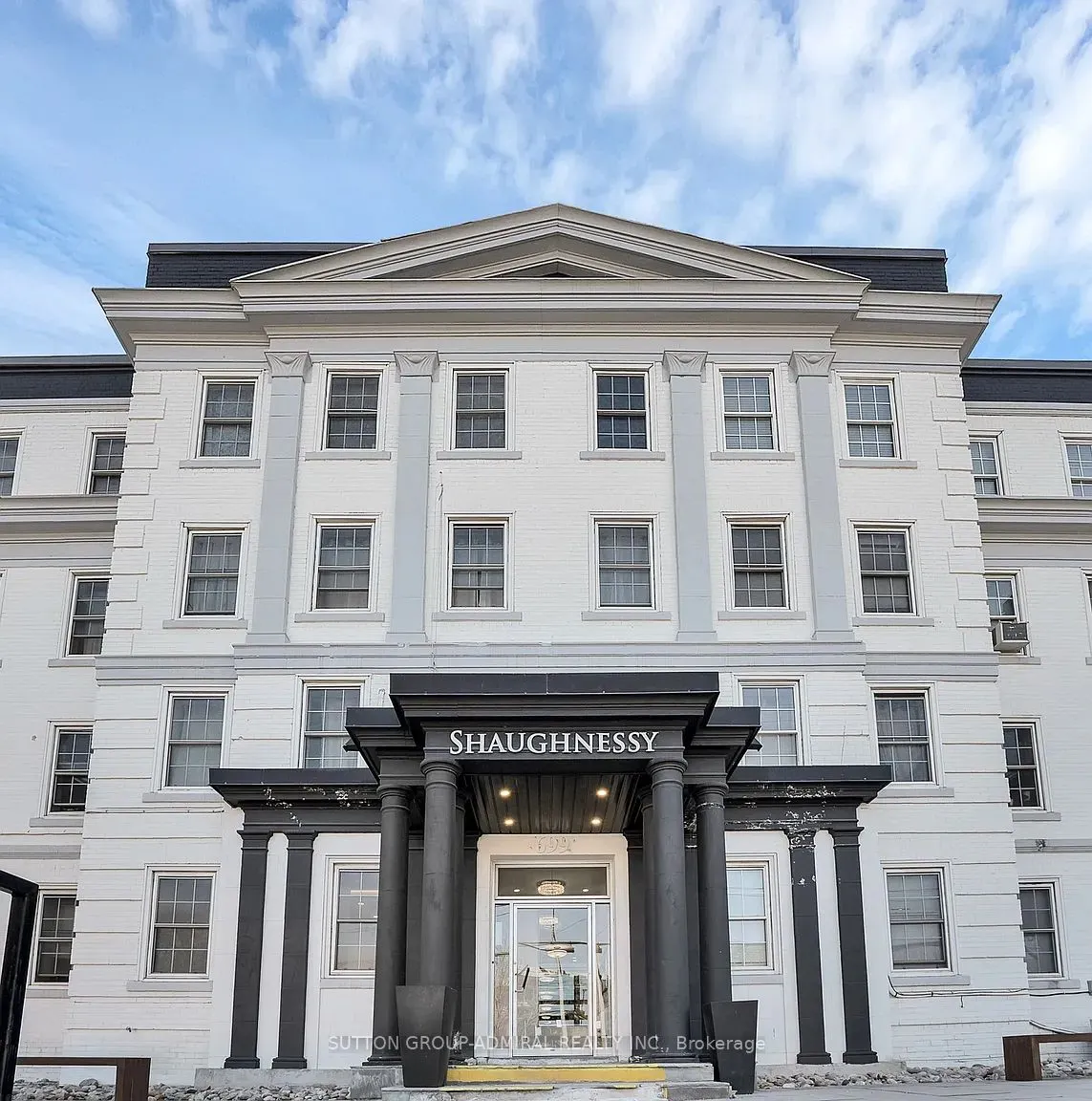 699 Eglinton Avenue W, #303