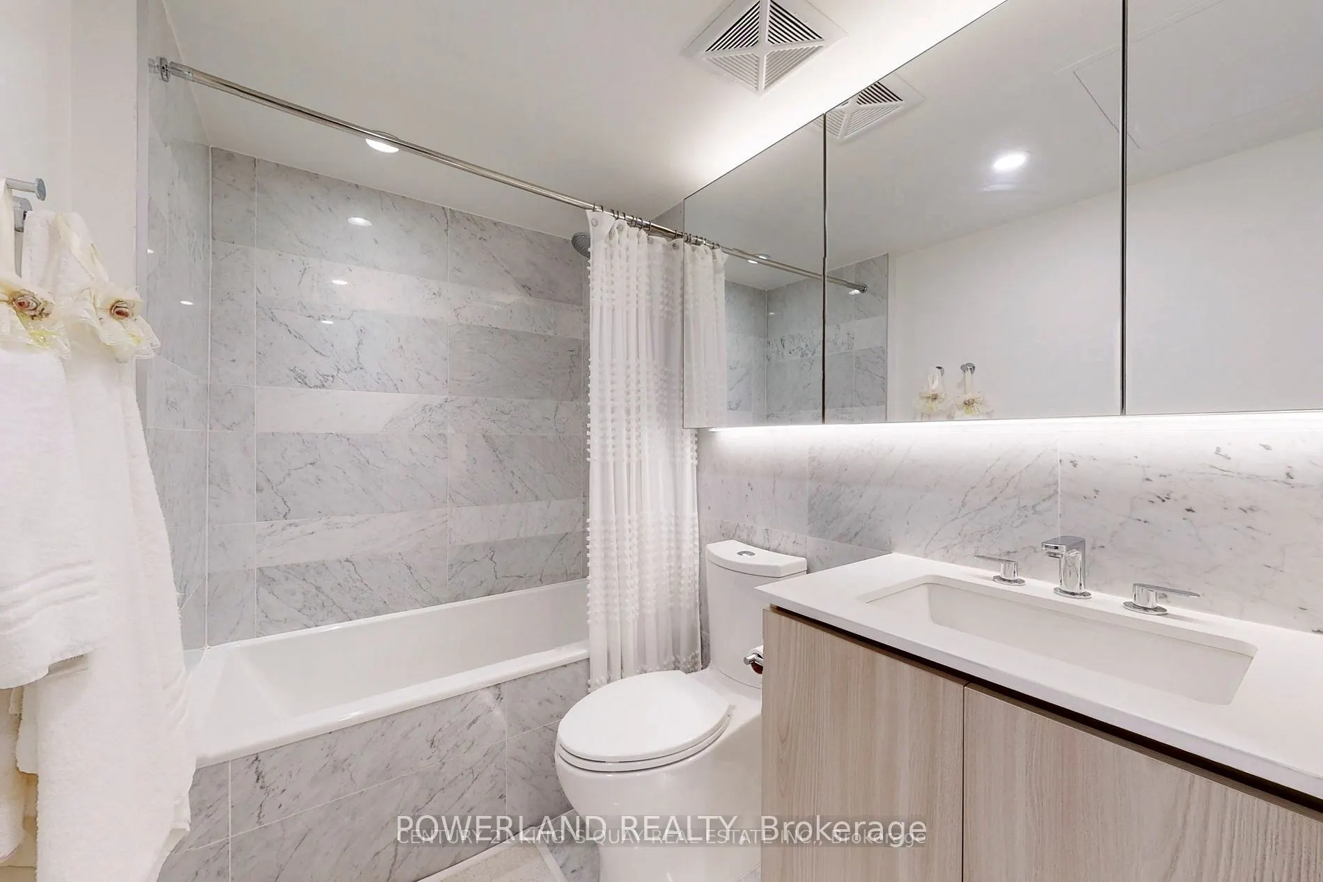 17 Bathurst Street, #2116