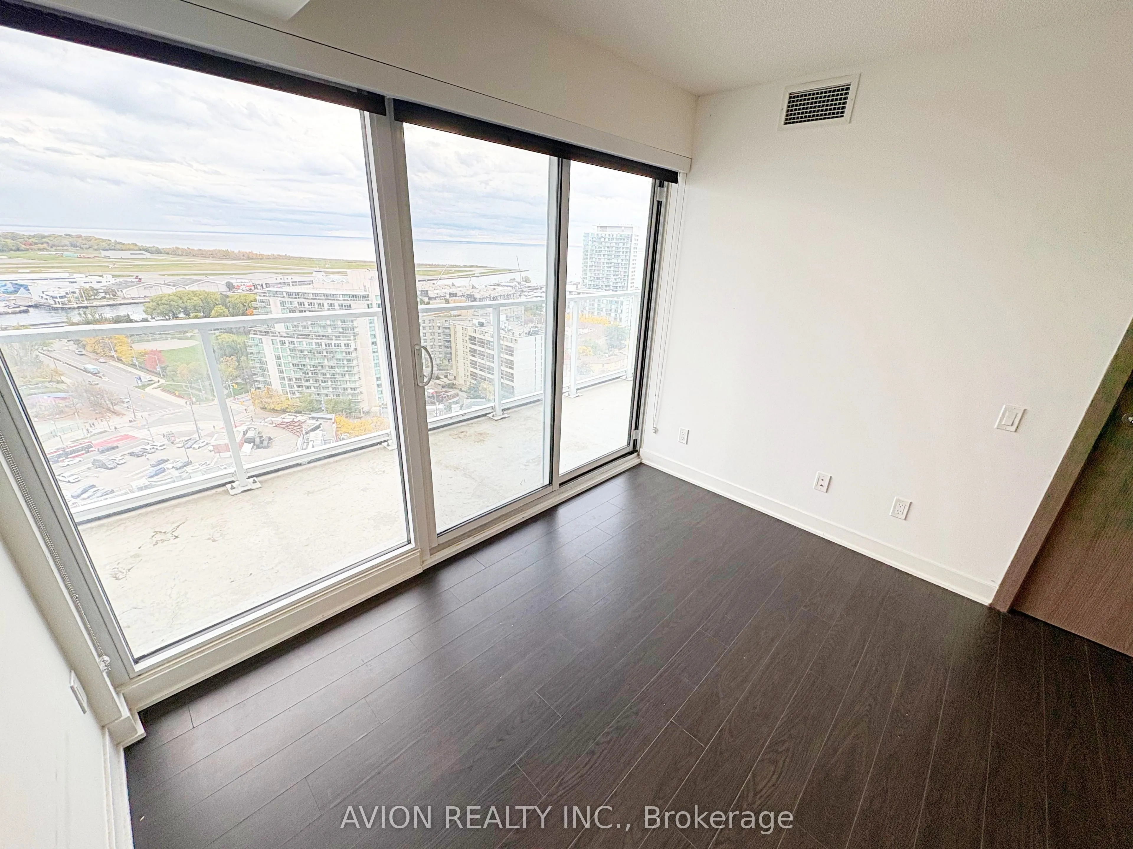 17 Bathurst Street, #2516