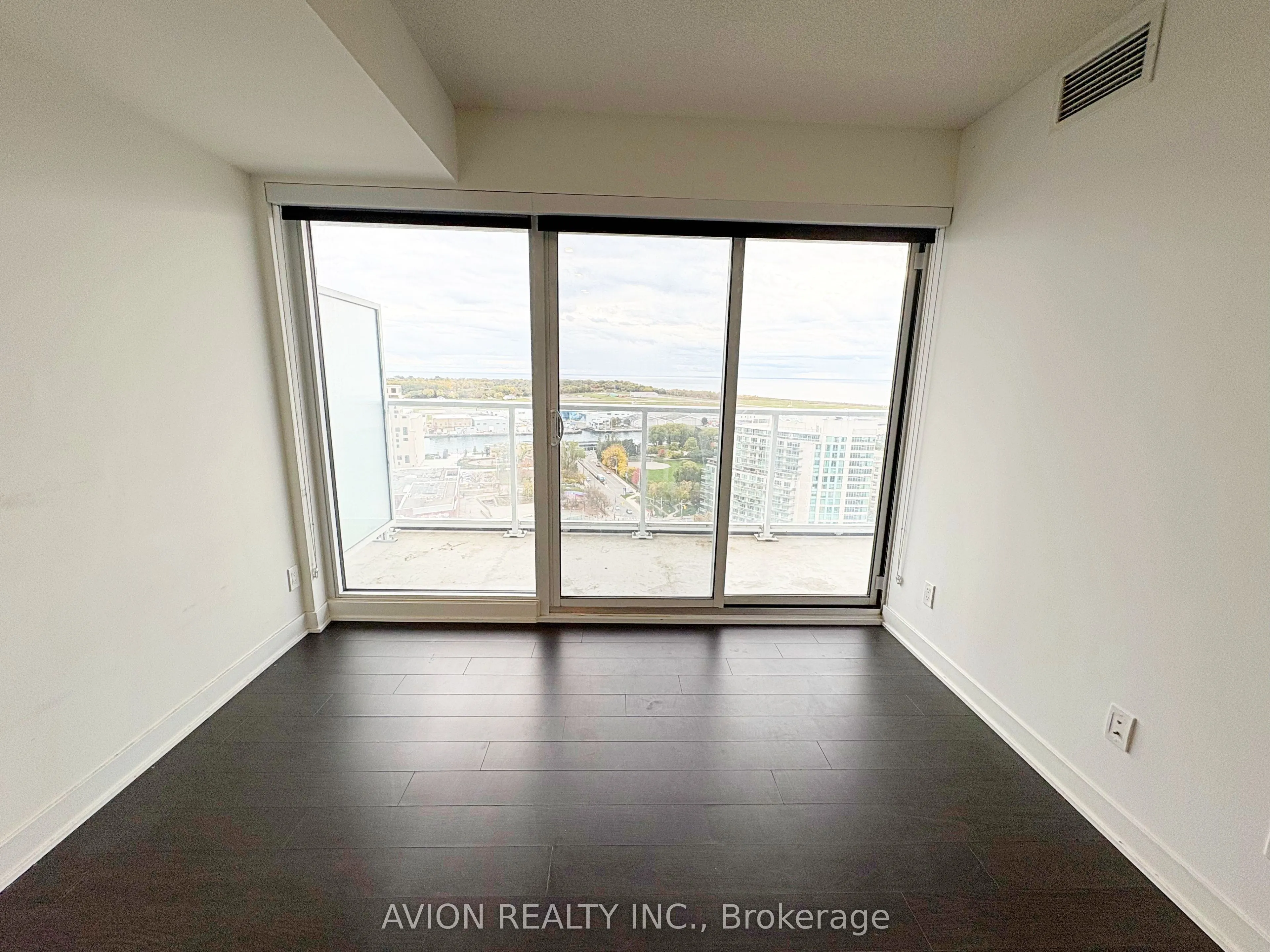 17 Bathurst Street, #2516