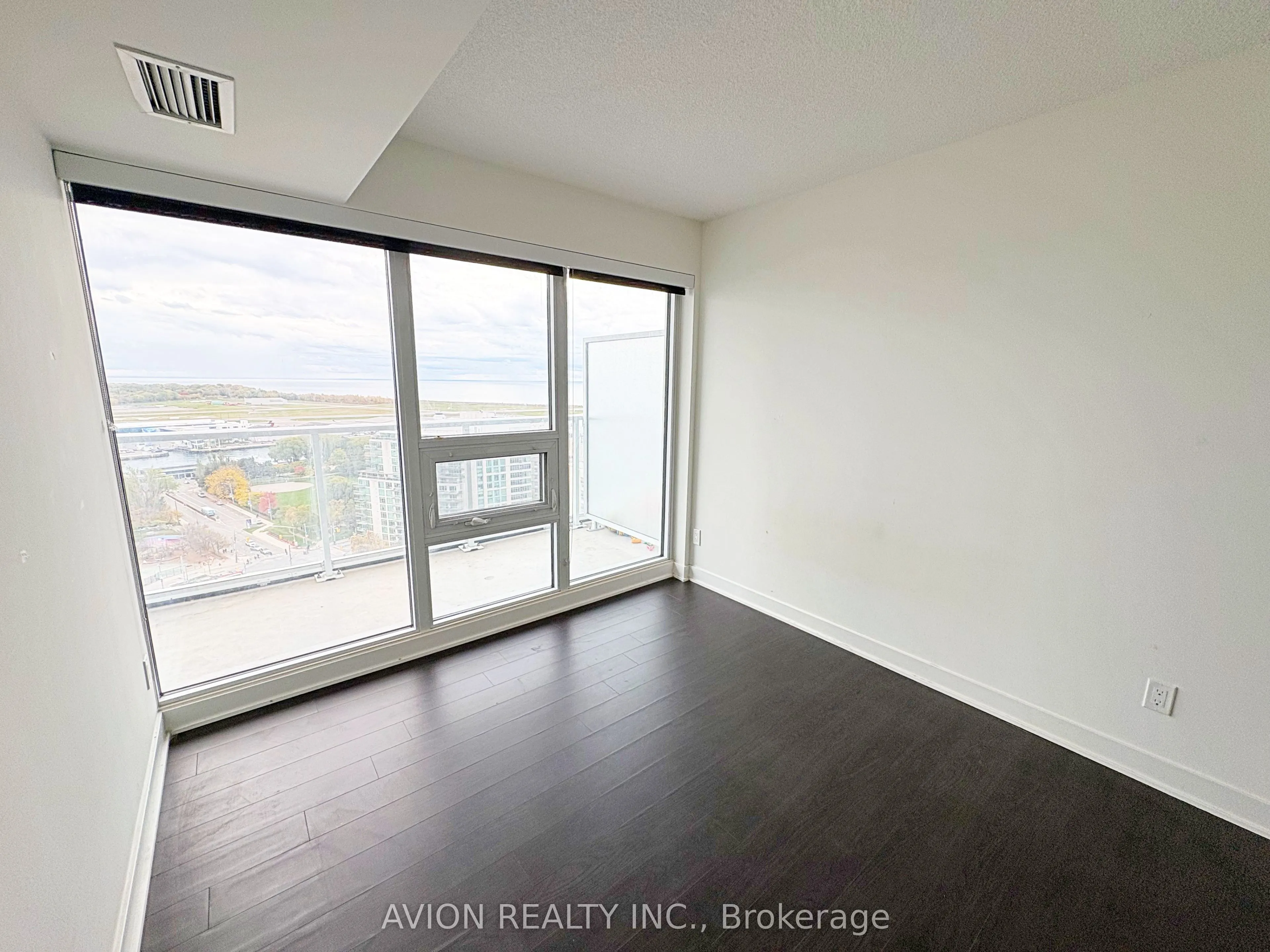 17 Bathurst Street, #2516