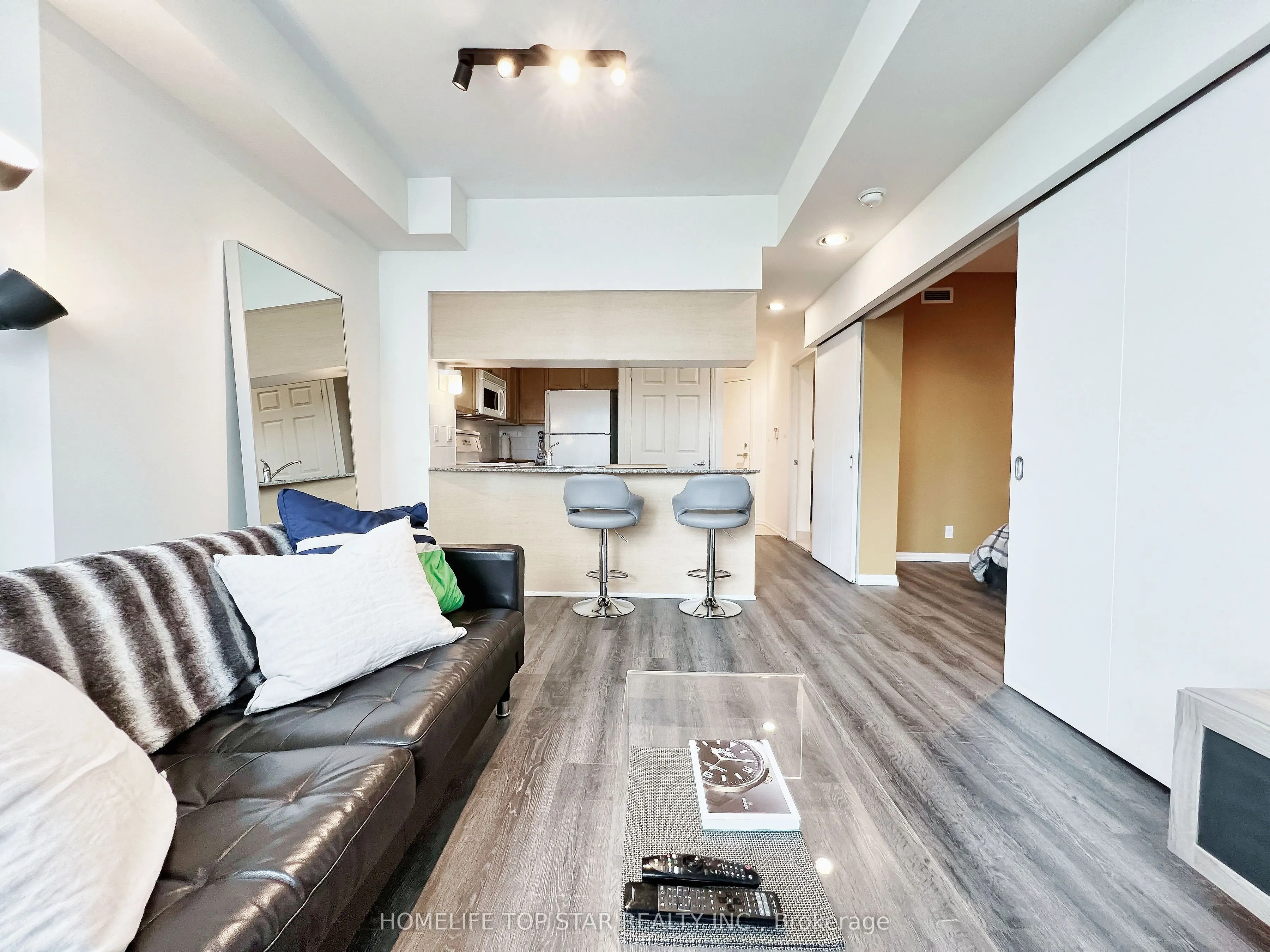 228 Queens Quay W, #1006