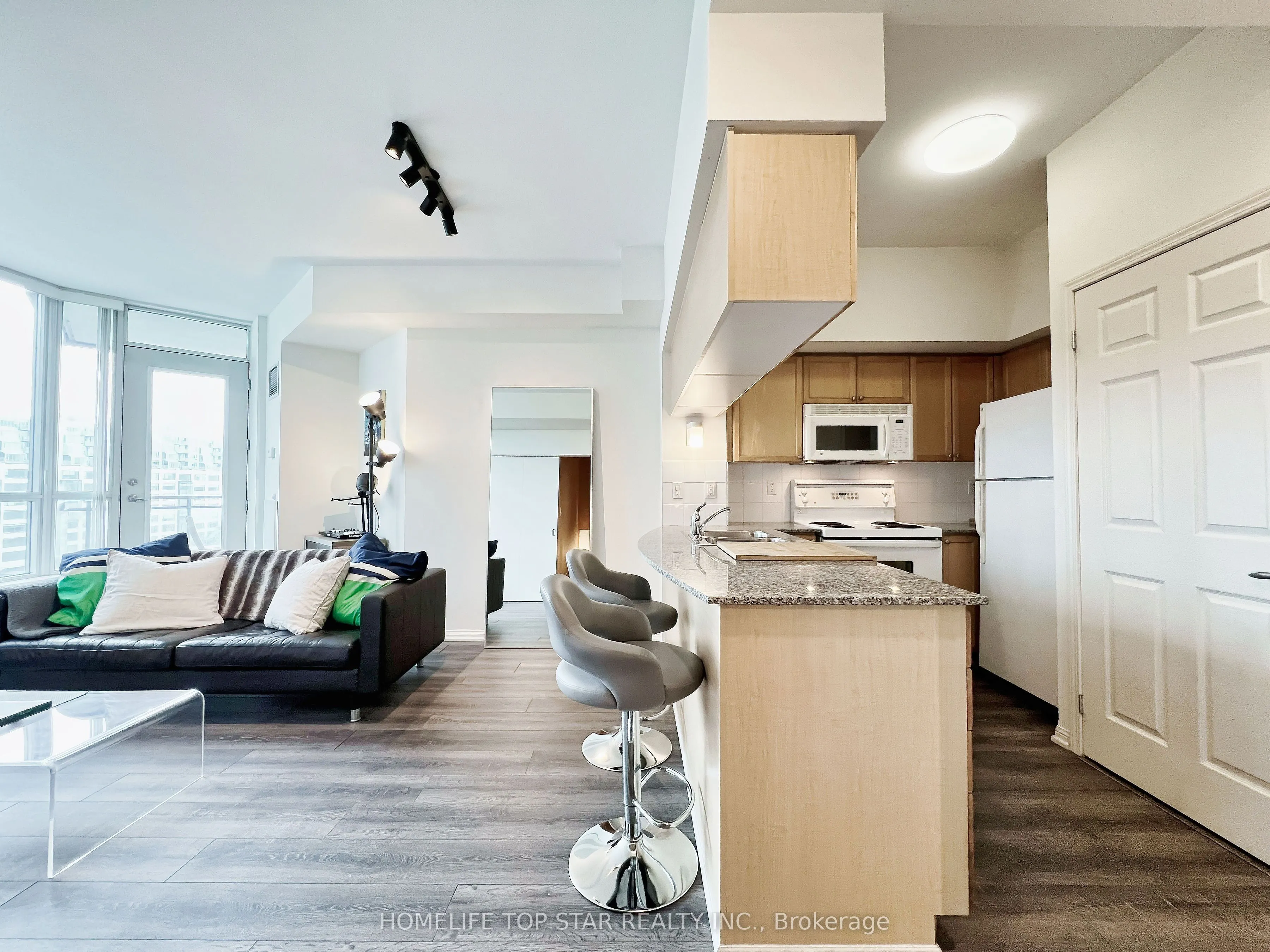 228 Queens Quay W, #1006