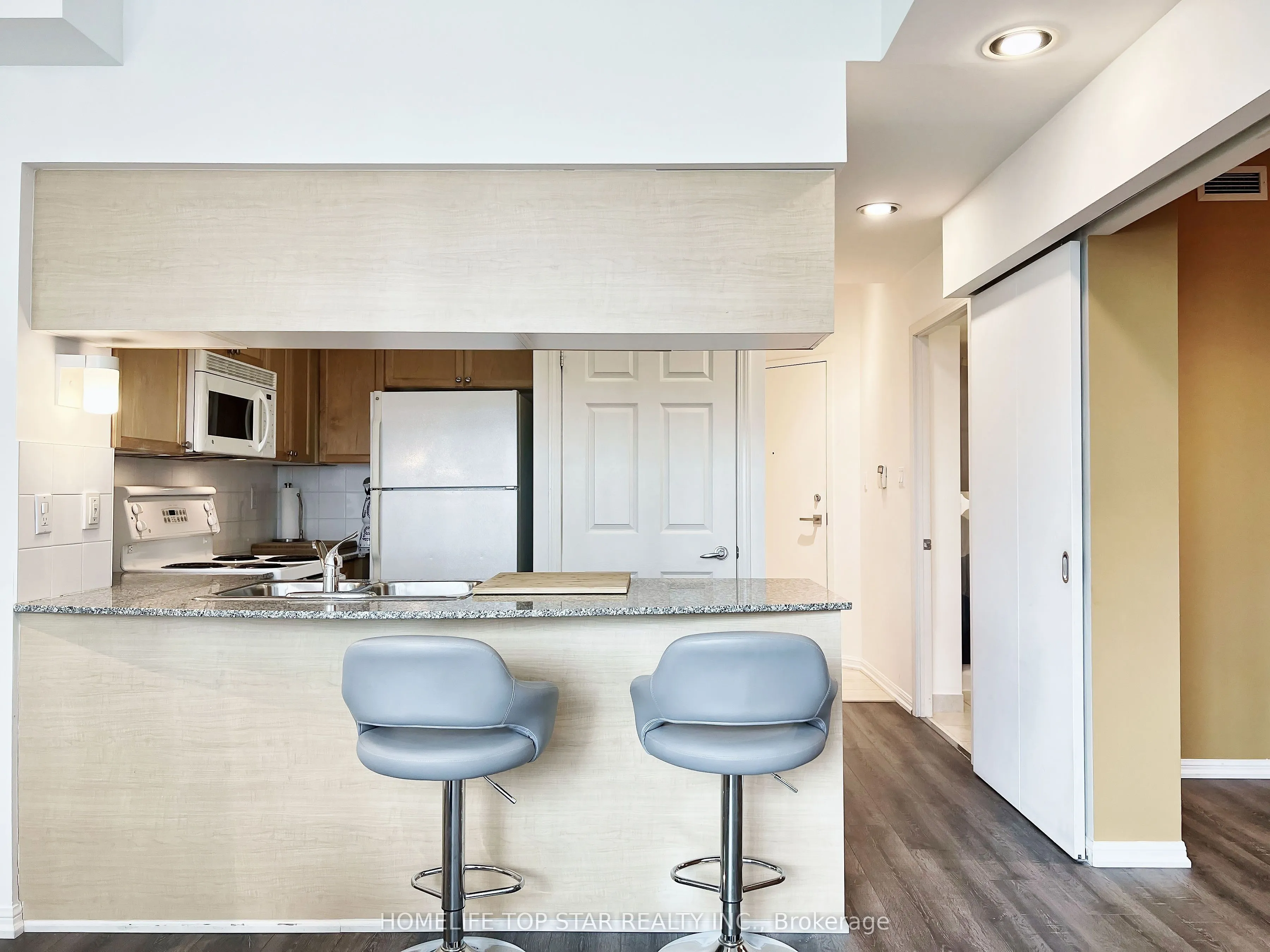 228 Queens Quay W, #1006