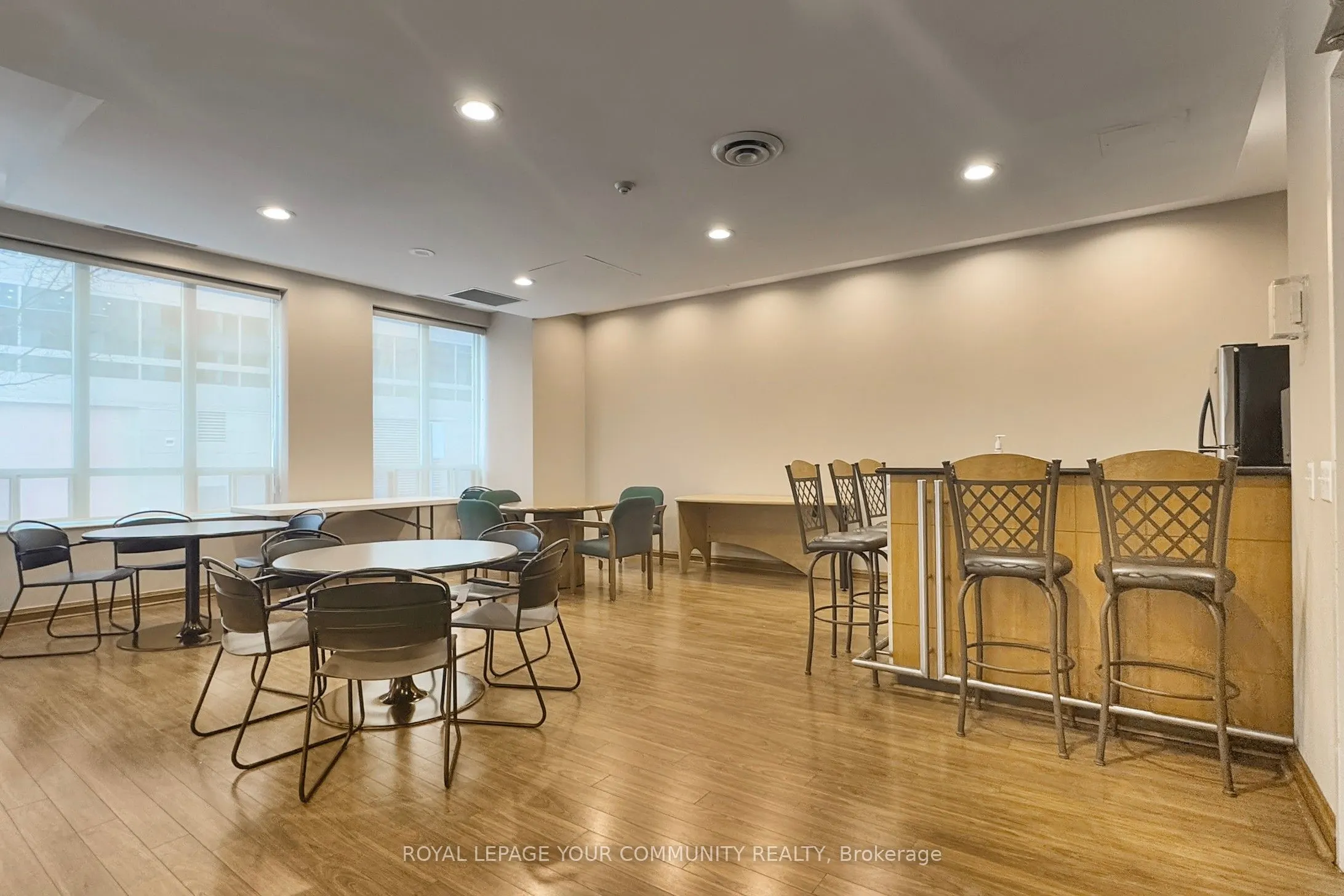 260 Doris Avenue, #1201